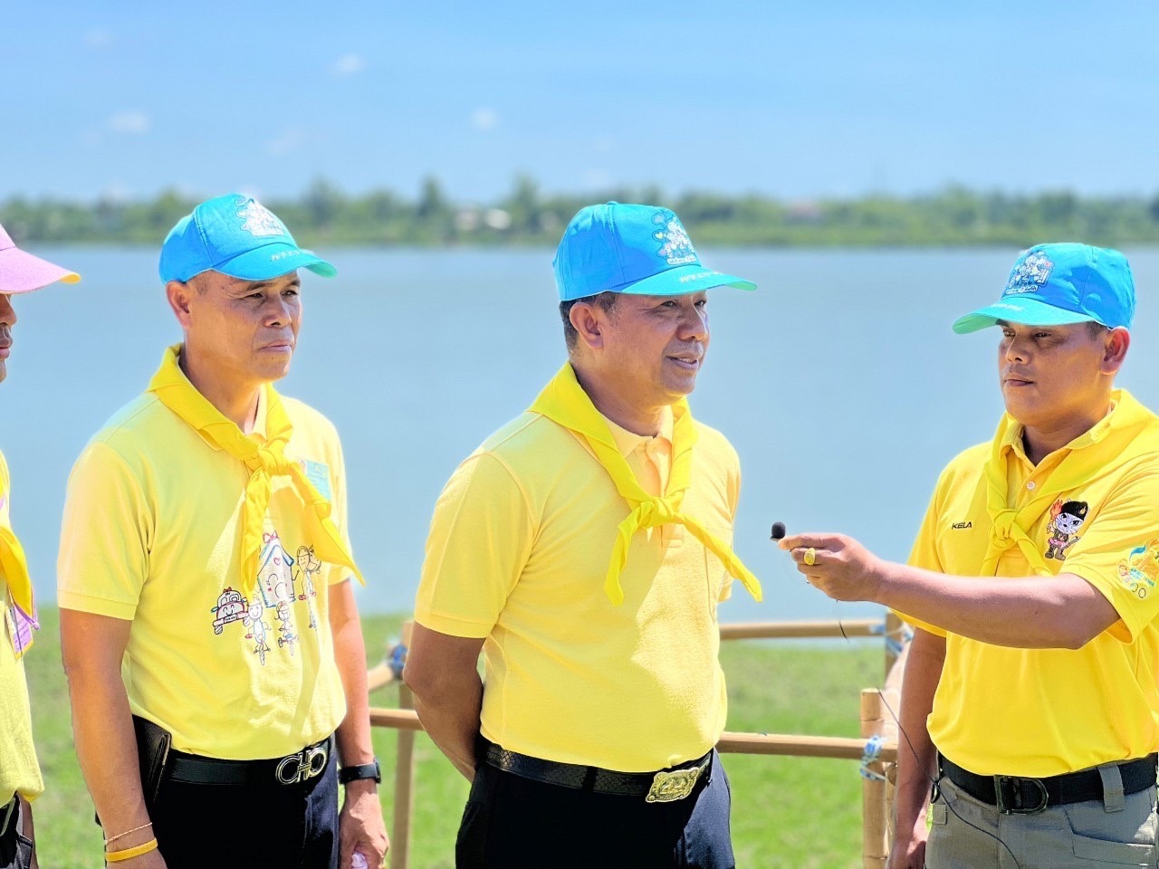 พช.ขอนแก่น : อำเภอหนองเรือ จัดกิจกรรมจิตอาสาปลูกต้นยางนาเฉลิมพระเกียรติแด่พระบาทสมเด็จพระปรเมนทรรามาธิบดีศรีสินทรมหาวชิราลงกรณ พระวชิรเกล้าเจ้าอยู่หัว