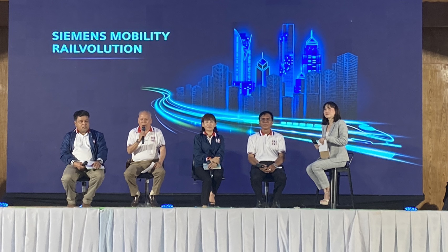 พช.ขอนแก่น : ร่วมงาน“สร้างเศรษฐกิจฐานราก สร้างชาติมั่นคง” ภายใต้โครงการสร้างเศรษฐกิจฐานรากเพื่อการพัฒนาหมู่บ้านและชุมชนเข้มแข็งอย่างยั่งยืน ณ หอประชุมอำเภอเปือยน้อย