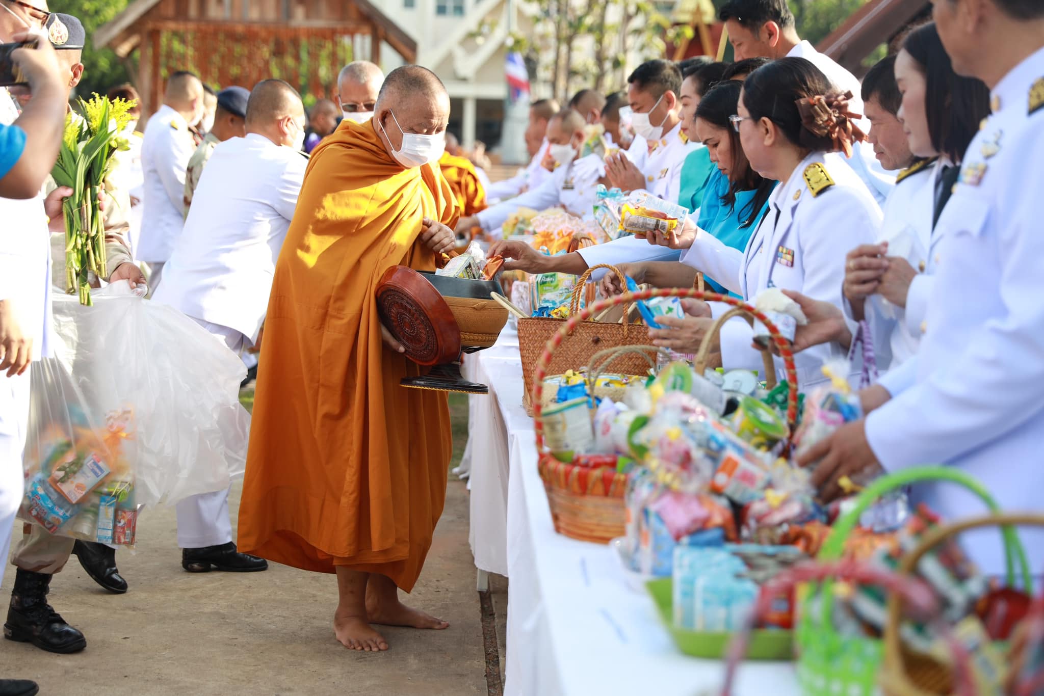 จังหวัดขอนแก่น : ประกอบพิธีทำบุญตักบาตรถวายพระราชกุศล สมเด็จพระนางเจ้าสิริกิติ์ พระบรมราชินีนาถ พระบรมราชชนนีพันปีหลวง เนื่องในวันแม่แห่งชาติ 12 สิงหาคม 2566