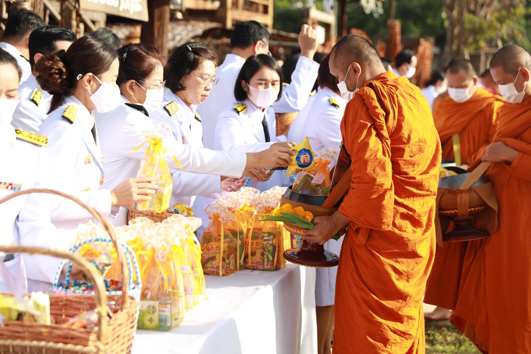 จังหวัดขอนแก่น : ประกอบพิธีทำบุญตักบาตรถวายพระราชกุศล สมเด็จพระนางเจ้าสิริกิติ์ พระบรมราชินีนาถ พระบรมราชชนนีพันปีหลวง เนื่องในวันแม่แห่งชาติ 12 สิงหาคม 2566
