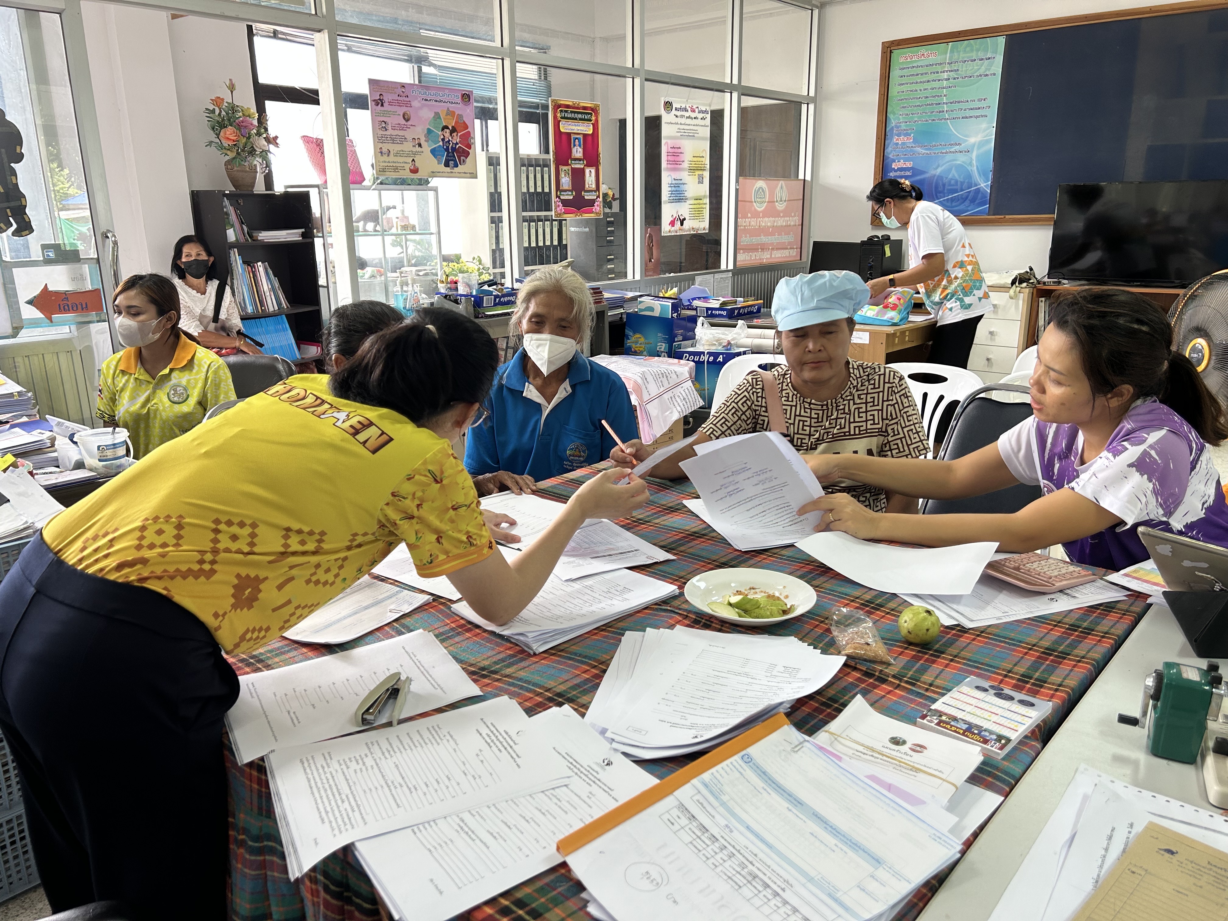พช.ขอนแก่น : จัดกิจกรรม Mobile Clinic กองทุนพัฒนาบทบาทสตรีจังหวัดขอนแก่น