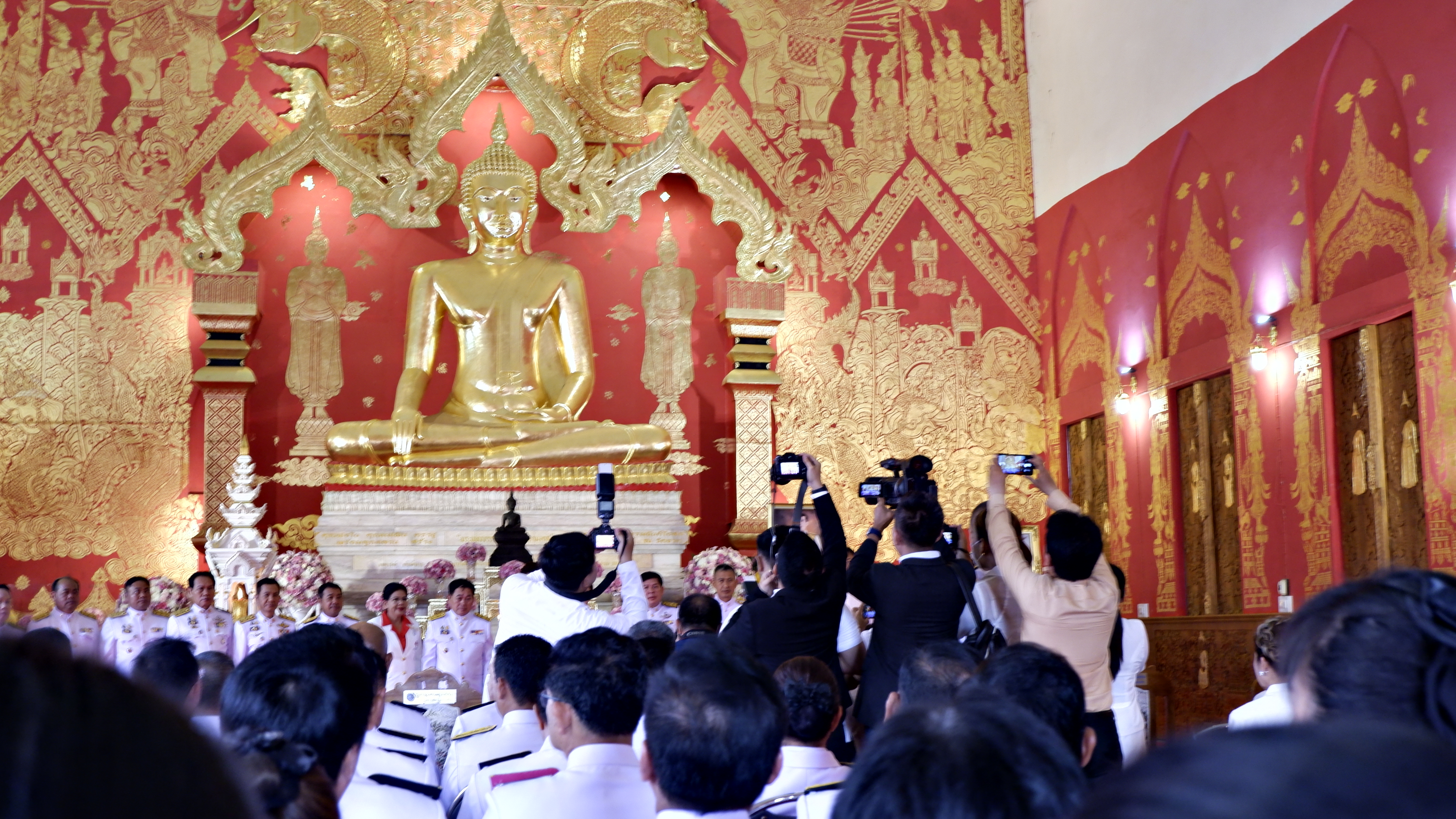 จังหวัดขอนแก่น : ผู้ว่าฯ ประกอบพิธีถวายเทียนพรรษาพระราชทานพระบาทสมเด็จพระเจ้าอยู่หัว และผ้าอาบน้ำฝนพระราชทานสมเด็จพระกนิษฐาธิราชเจ้า กรมสมเด็จพระเทพรัตนราชสุดาฯ จังหวัดขอนแก่น ประจำปี พ.ศ.2566