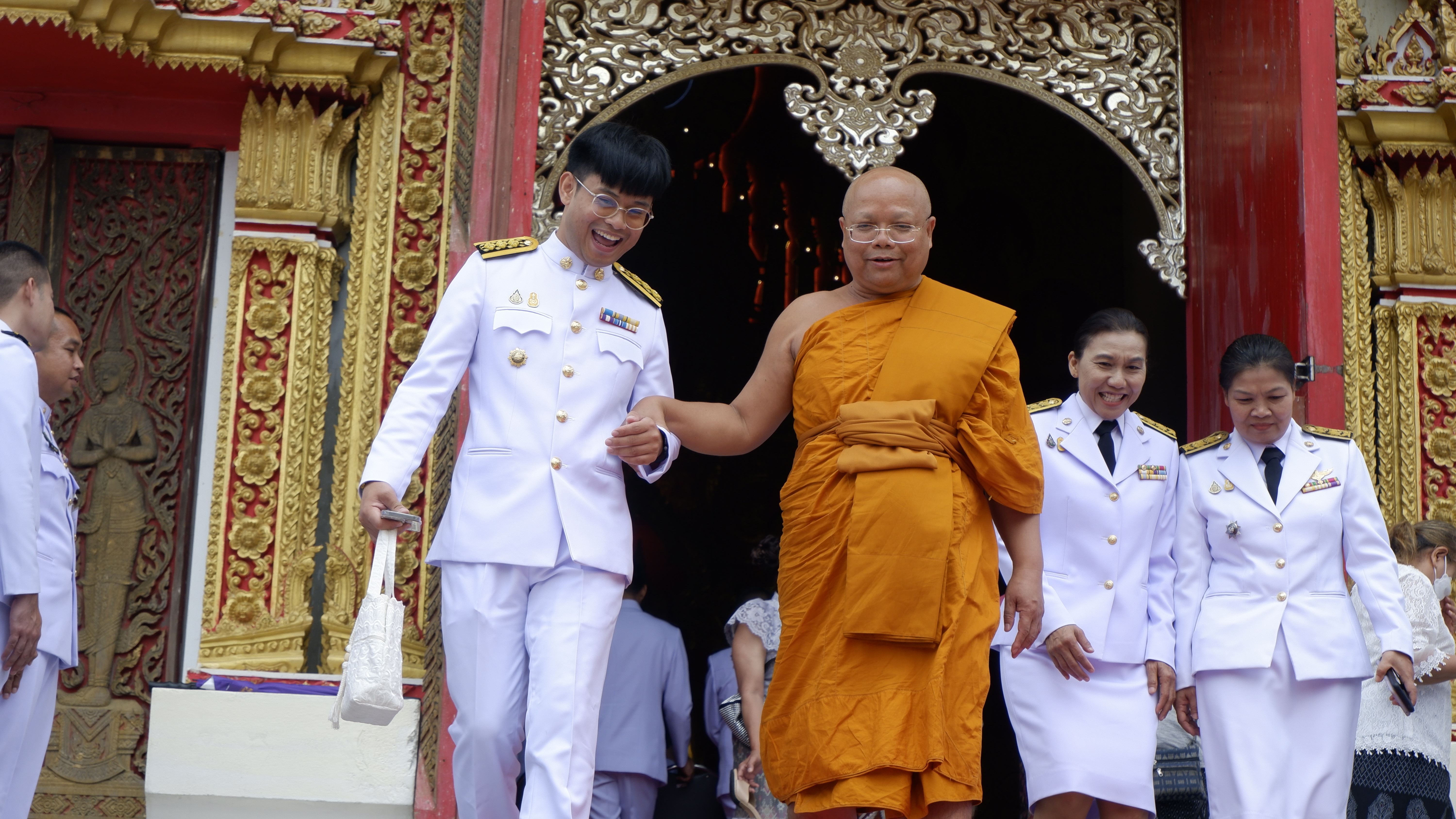 จังหวัดขอนแก่น : ผู้ว่าฯ ประกอบพิธีถวายเทียนพรรษาพระราชทานพระบาทสมเด็จพระเจ้าอยู่หัว และผ้าอาบน้ำฝนพระราชทานสมเด็จพระกนิษฐาธิราชเจ้า กรมสมเด็จพระเทพรัตนราชสุดาฯ จังหวัดขอนแก่น ประจำปี พ.ศ.2566