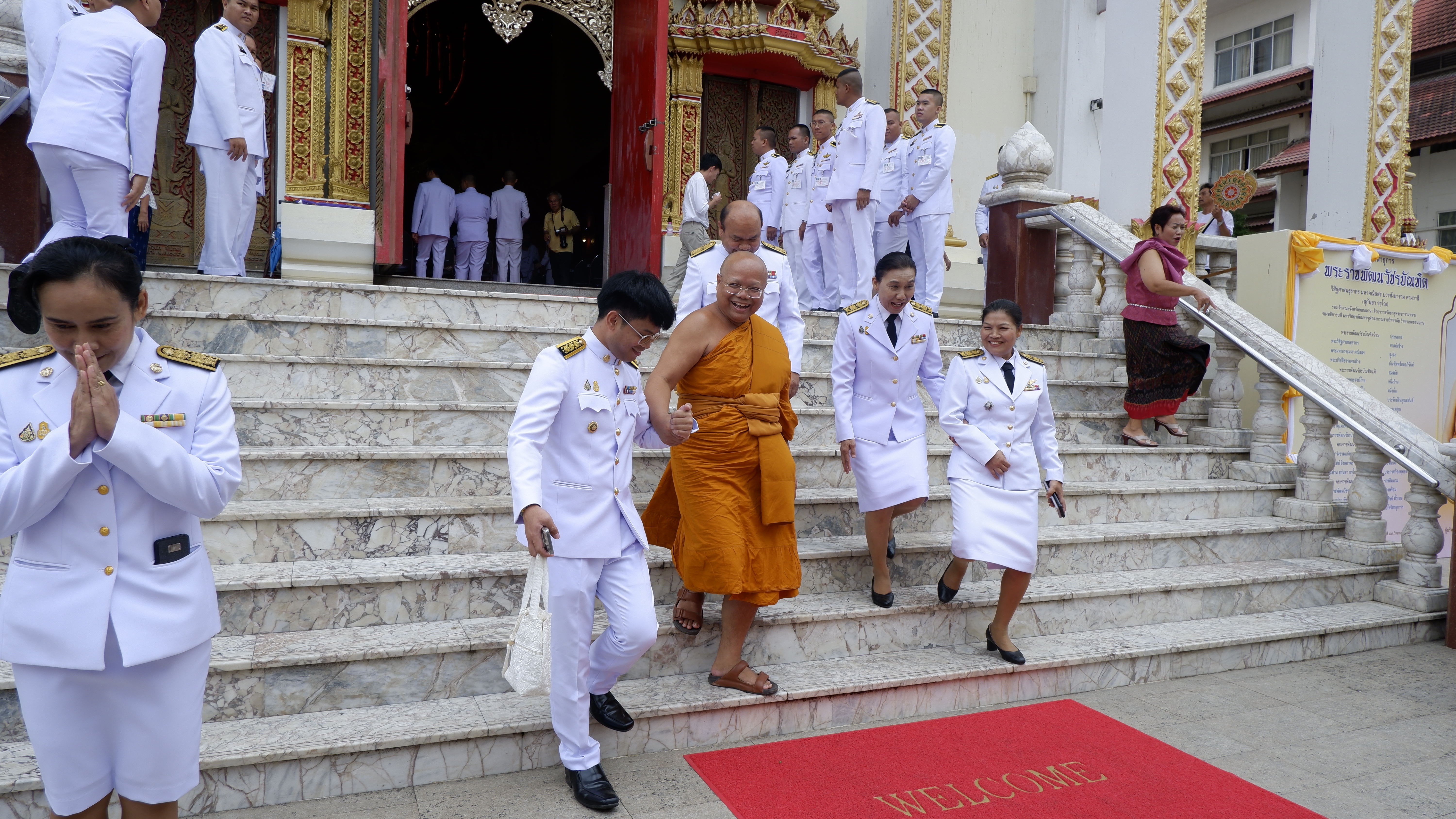 จังหวัดขอนแก่น : ผู้ว่าฯ ประกอบพิธีถวายเทียนพรรษาพระราชทานพระบาทสมเด็จพระเจ้าอยู่หัว และผ้าอาบน้ำฝนพระราชทานสมเด็จพระกนิษฐาธิราชเจ้า กรมสมเด็จพระเทพรัตนราชสุดาฯ จังหวัดขอนแก่น ประจำปี พ.ศ.2566