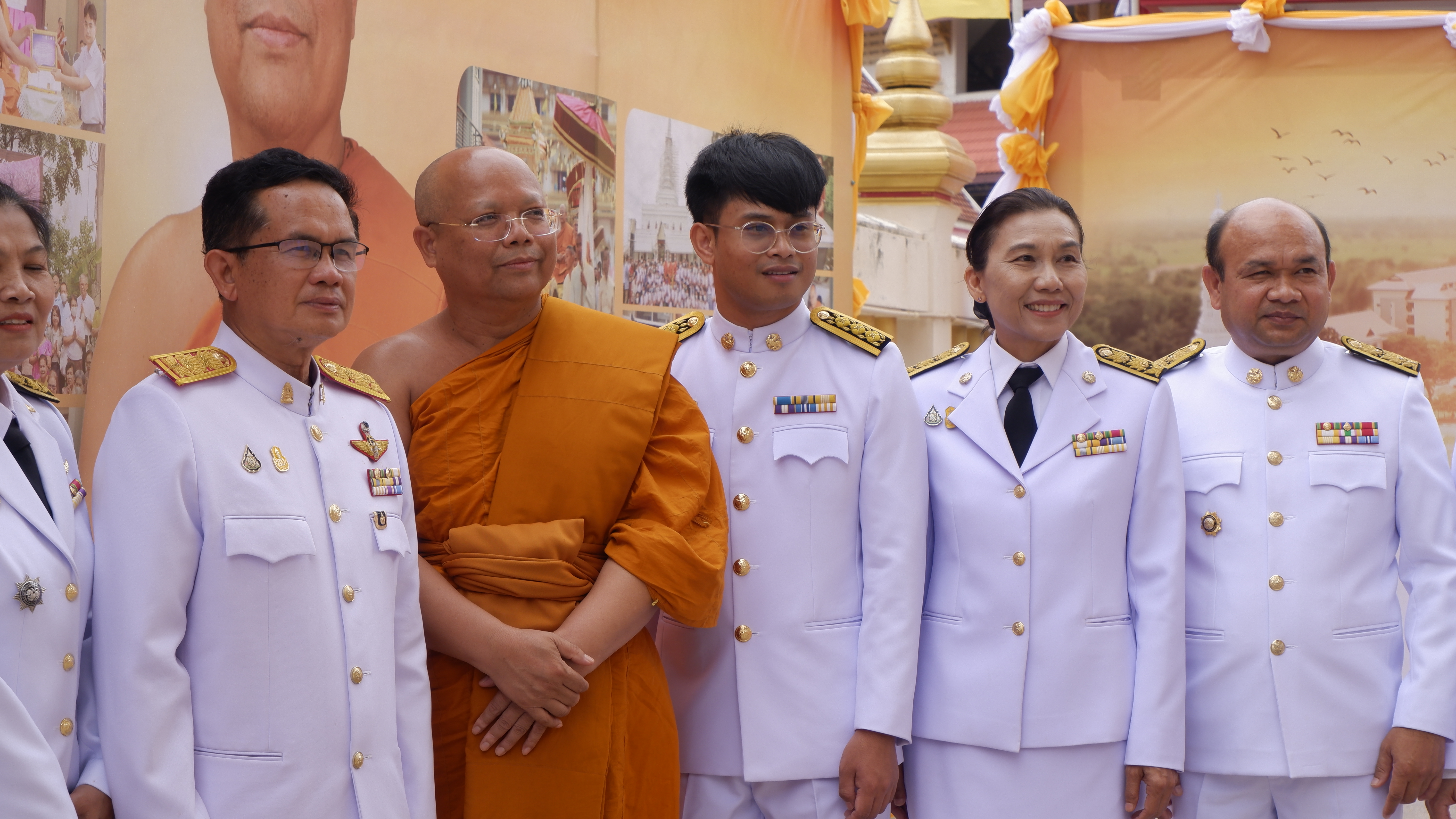 จังหวัดขอนแก่น : ผู้ว่าฯ ประกอบพิธีถวายเทียนพรรษาพระราชทานพระบาทสมเด็จพระเจ้าอยู่หัว และผ้าอาบน้ำฝนพระราชทานสมเด็จพระกนิษฐาธิราชเจ้า กรมสมเด็จพระเทพรัตนราชสุดาฯ จังหวัดขอนแก่น ประจำปี พ.ศ.2566