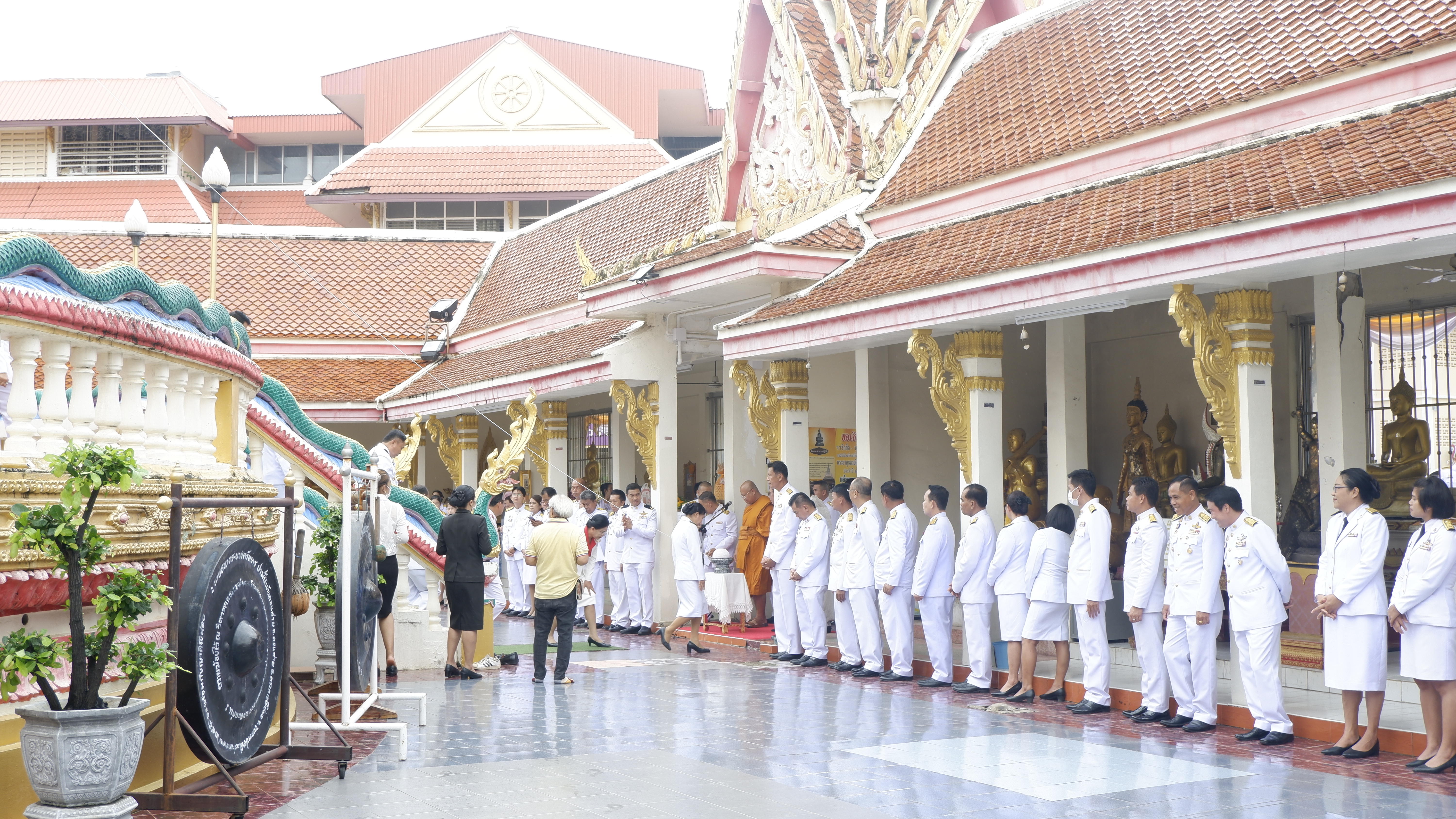 จังหวัดขอนแก่น : ผู้ว่าฯ ประกอบพิธีถวายเทียนพรรษาพระราชทานพระบาทสมเด็จพระเจ้าอยู่หัว และผ้าอาบน้ำฝนพระราชทานสมเด็จพระกนิษฐาธิราชเจ้า กรมสมเด็จพระเทพรัตนราชสุดาฯ จังหวัดขอนแก่น ประจำปี พ.ศ.2566