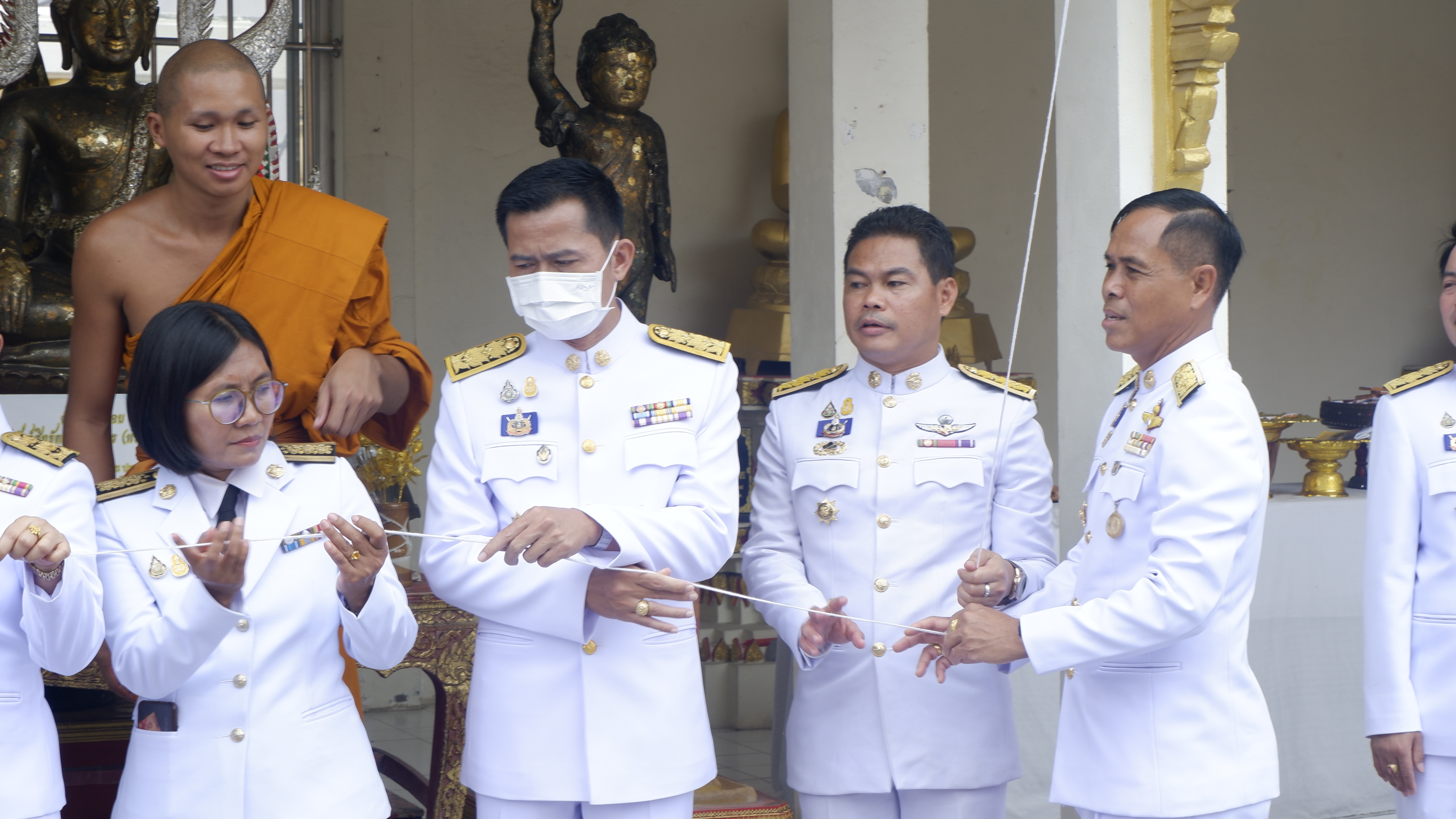 จังหวัดขอนแก่น : ผู้ว่าฯ ประกอบพิธีถวายเทียนพรรษาพระราชทานพระบาทสมเด็จพระเจ้าอยู่หัว และผ้าอาบน้ำฝนพระราชทานสมเด็จพระกนิษฐาธิราชเจ้า กรมสมเด็จพระเทพรัตนราชสุดาฯ จังหวัดขอนแก่น ประจำปี พ.ศ.2566