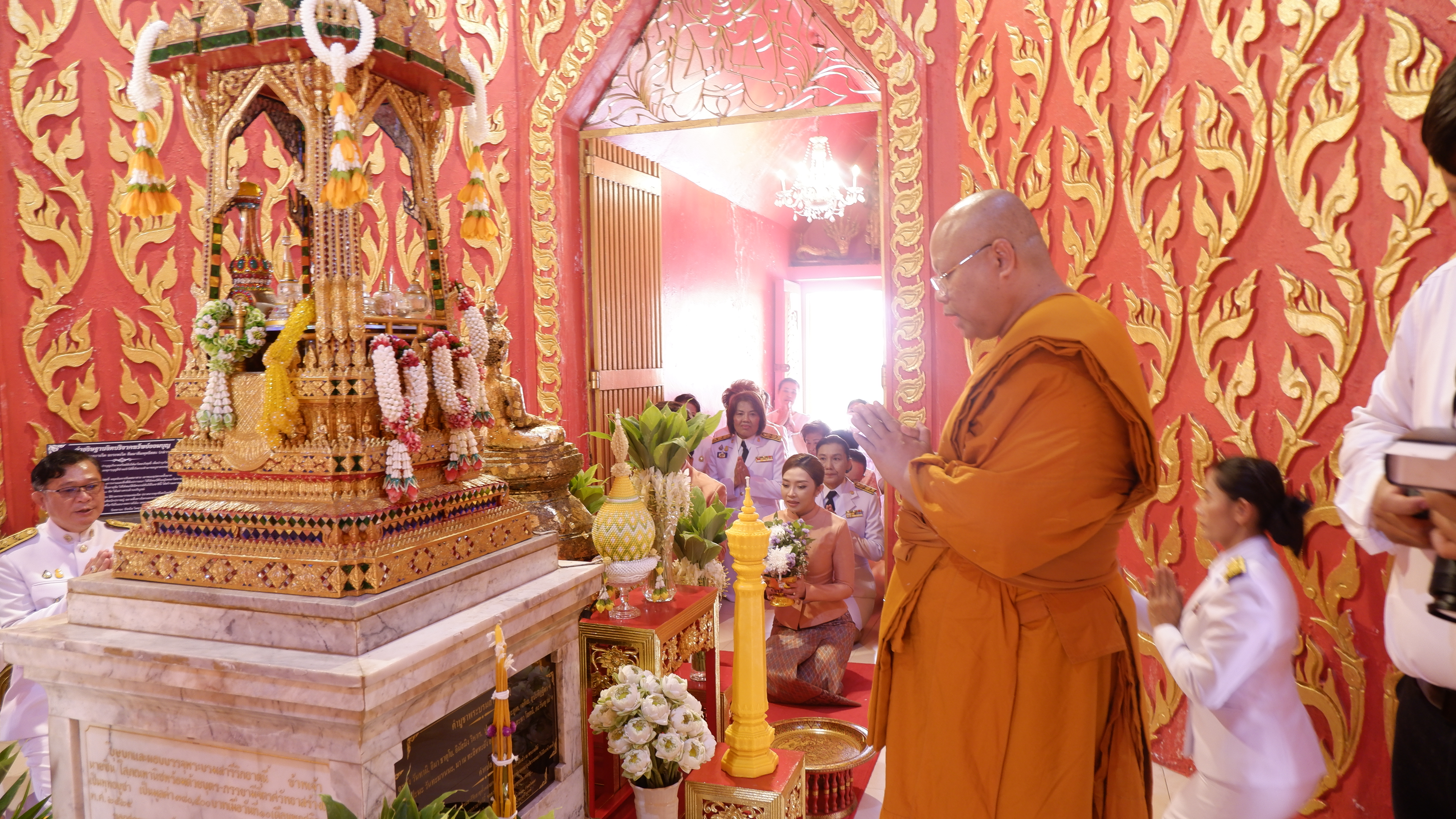 จังหวัดขอนแก่น : ผู้ว่าฯ ประกอบพิธีถวายเทียนพรรษาพระราชทานพระบาทสมเด็จพระเจ้าอยู่หัว และผ้าอาบน้ำฝนพระราชทานสมเด็จพระกนิษฐาธิราชเจ้า กรมสมเด็จพระเทพรัตนราชสุดาฯ จังหวัดขอนแก่น ประจำปี พ.ศ.2566