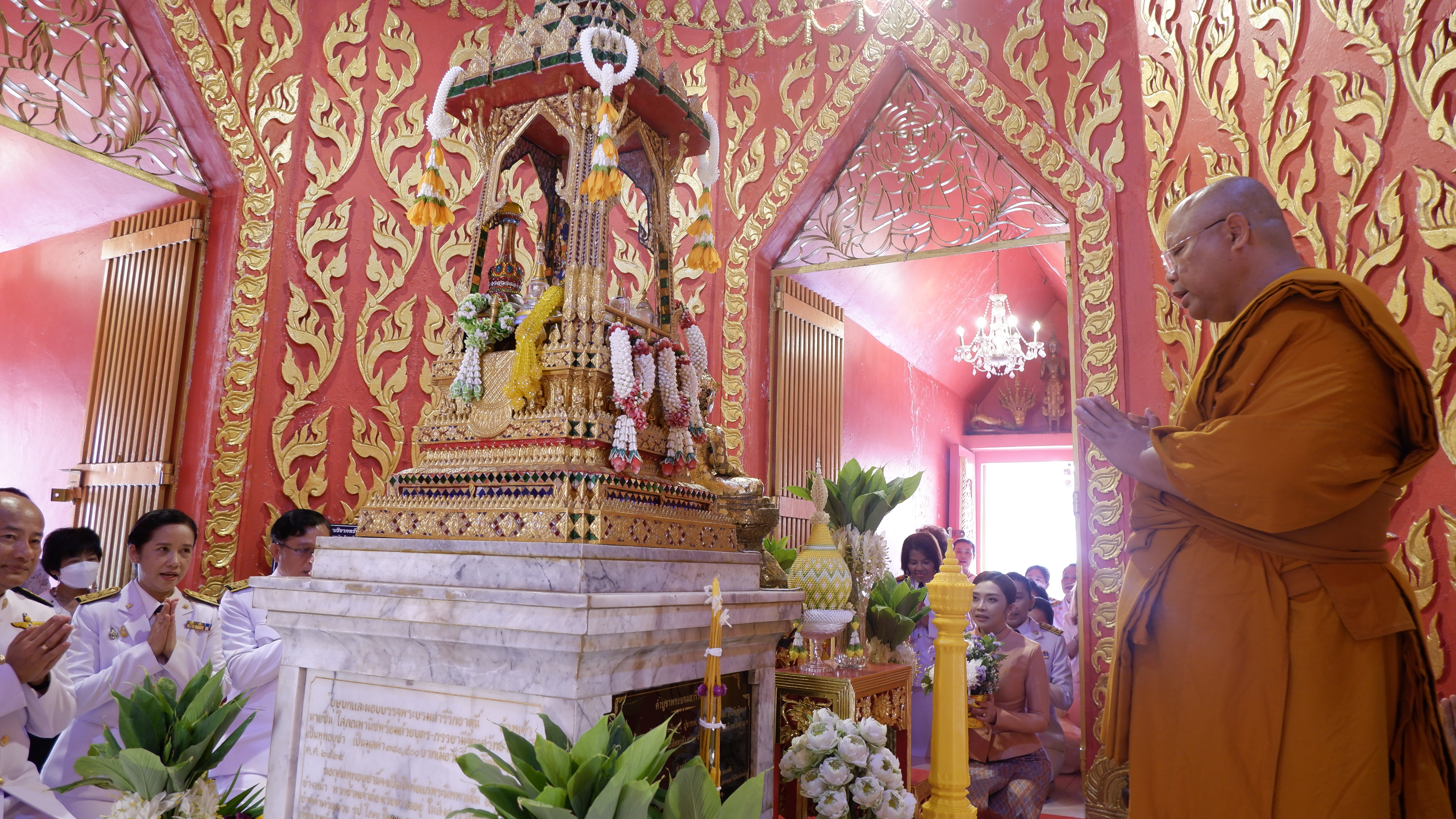 จังหวัดขอนแก่น : ผู้ว่าฯ ประกอบพิธีถวายเทียนพรรษาพระราชทานพระบาทสมเด็จพระเจ้าอยู่หัว และผ้าอาบน้ำฝนพระราชทานสมเด็จพระกนิษฐาธิราชเจ้า กรมสมเด็จพระเทพรัตนราชสุดาฯ จังหวัดขอนแก่น ประจำปี พ.ศ.2566