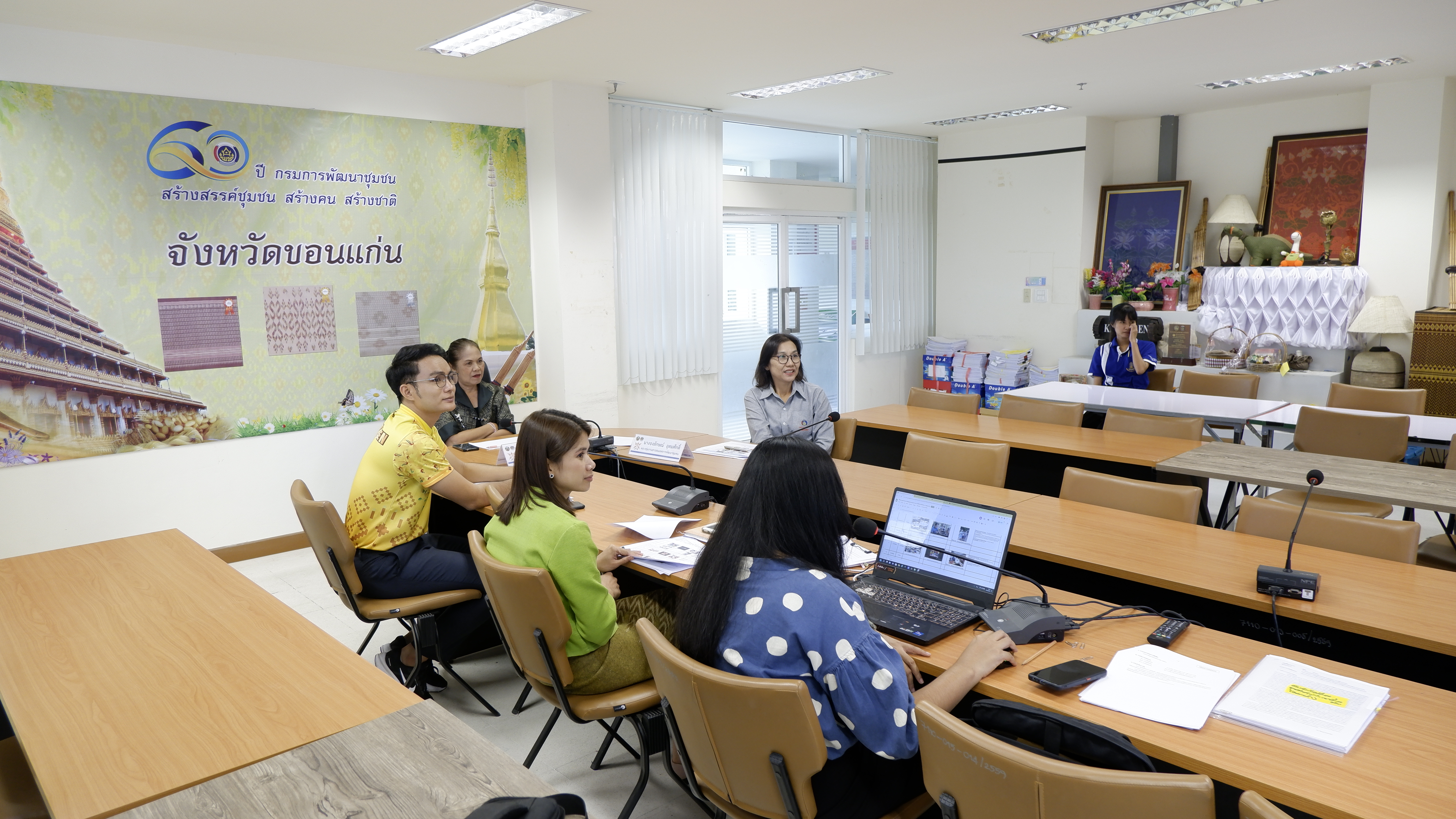 พช.ขอนแก่น : ประชุมคัดเลือกสื่อประชาสัมพันธ์งานพัฒนาชุมชน ประเภทคลิปวีดีโอ Infographic และภาพถ่ายทรงพลัง ผลงานโครงการการสร้างนักขับเคลื่อนยุทธศาสตร์นำการเปลี่ยนแปลง ในระดับจังหวัด