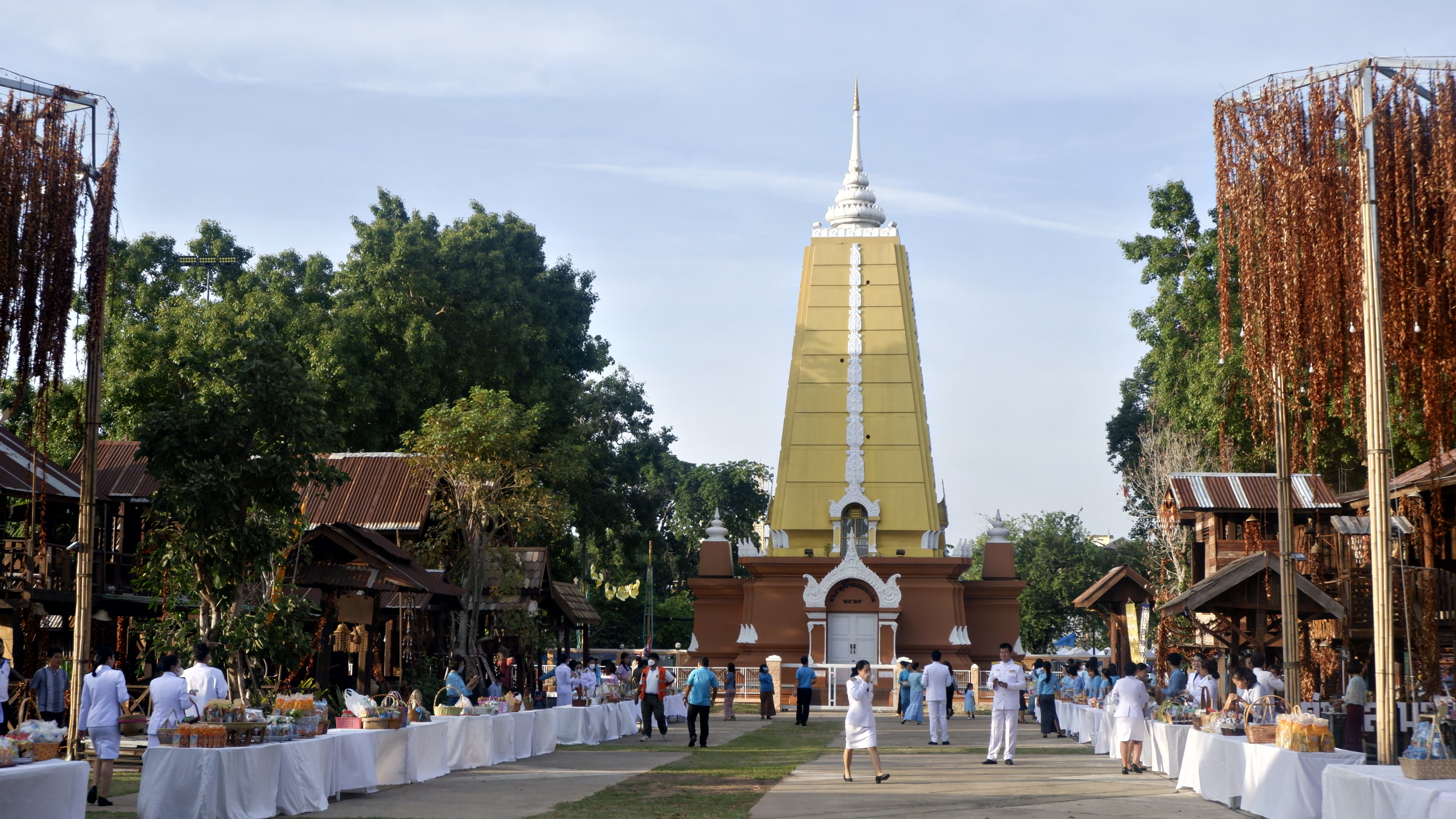 จังหวัดขอนแก่น : ประกอบพิธีทำบุญตักบาตรถวายพระราชกุศล สมเด็จพระนางเจ้าสิริกิติ์ พระบรมราชินีนาถ พระบรมราชชนนีพันปีหลวง เนื่องในวันแม่แห่งชาติ 12 สิงหาคม 2566