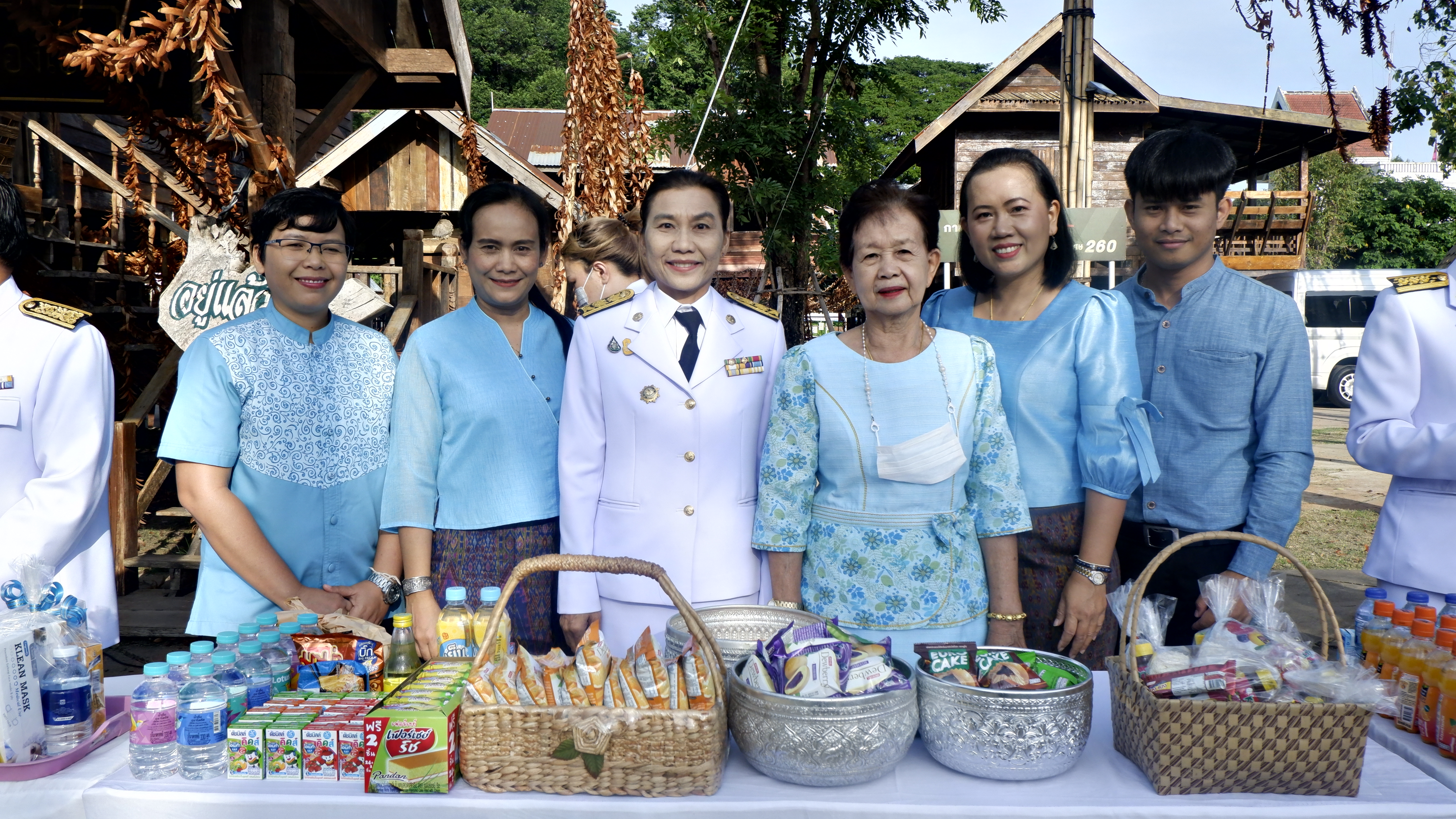 จังหวัดขอนแก่น : ประกอบพิธีทำบุญตักบาตรถวายพระราชกุศล สมเด็จพระนางเจ้าสิริกิติ์ พระบรมราชินีนาถ พระบรมราชชนนีพันปีหลวง เนื่องในวันแม่แห่งชาติ 12 สิงหาคม 2566