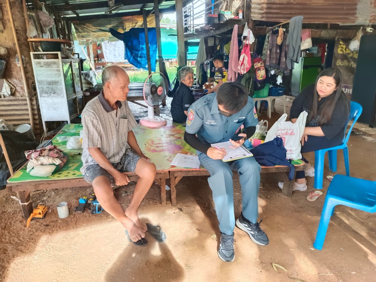 พช.ขอนแก่น : กรมการพัฒนาชุมชนกระทรวงมหาดไทย ร่วมกับ มูลนิธิปอเต๊กติ๊ง ลงพื้นที่เพื่อจัดเก็บข้อมูลครัวเรือนเป้าหมาย ในการดำเนินงานภายใต้บันทึกข้อตกลงความร่วมมือในการแก้ไขปัญหาความยากจนเชิงบูรณาการ จังหวัดขอนแก่น