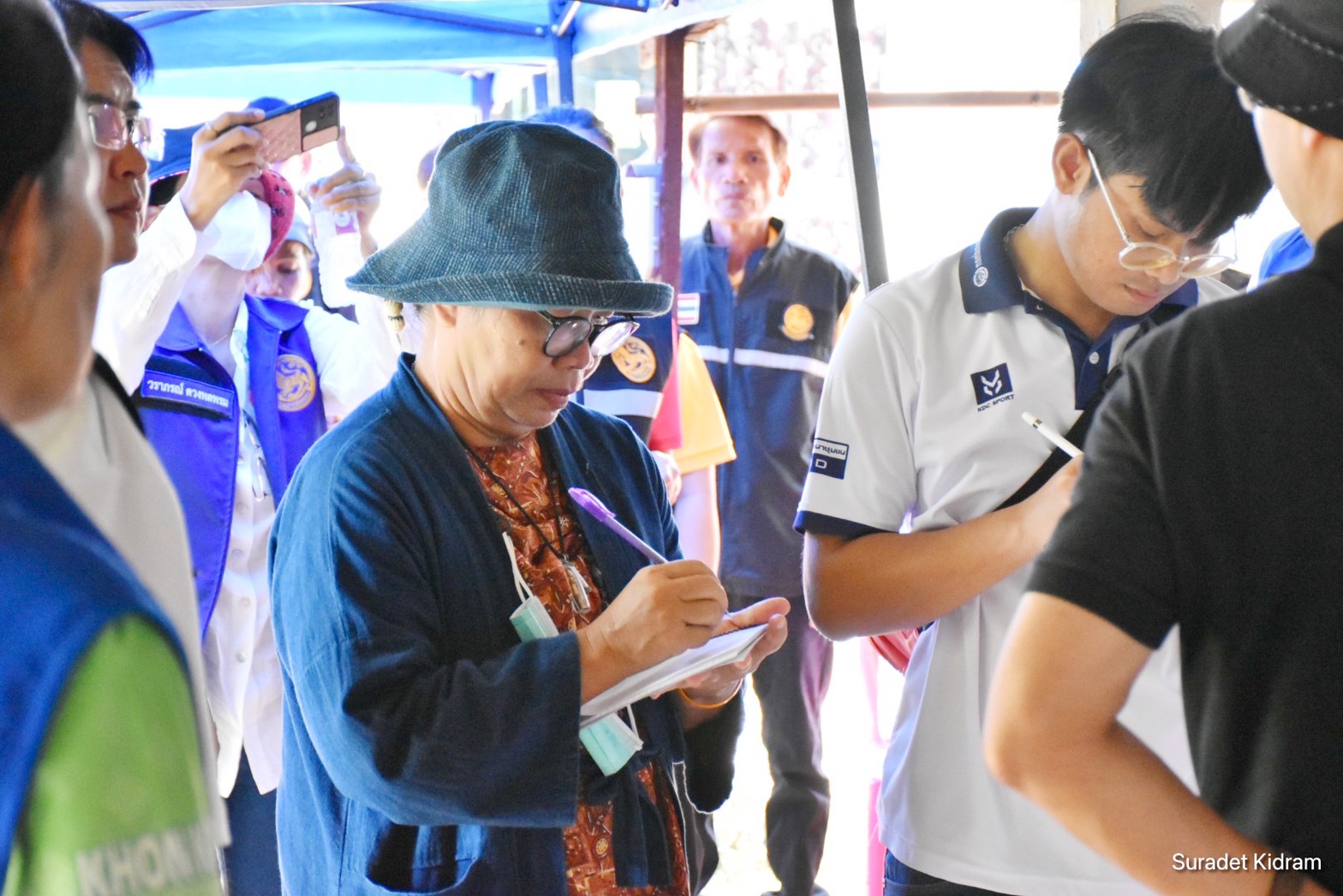 จังหวัดขอนแก่น : รองผู้ว่าฯขอนแก่น (นายชาญชัย ศรศรีวิชัย) ลงพื้นที่สำรวจ ครัวเรือนยากจน ตามแนวทางการขจัดความยากจนและพัฒนาคนทุกช่วงวัยอย่างยั่งยืน ตามหลักปรัชญาของเศรษฐกิจพอเพียง ในพื้นที่ อำเภอพระยืน