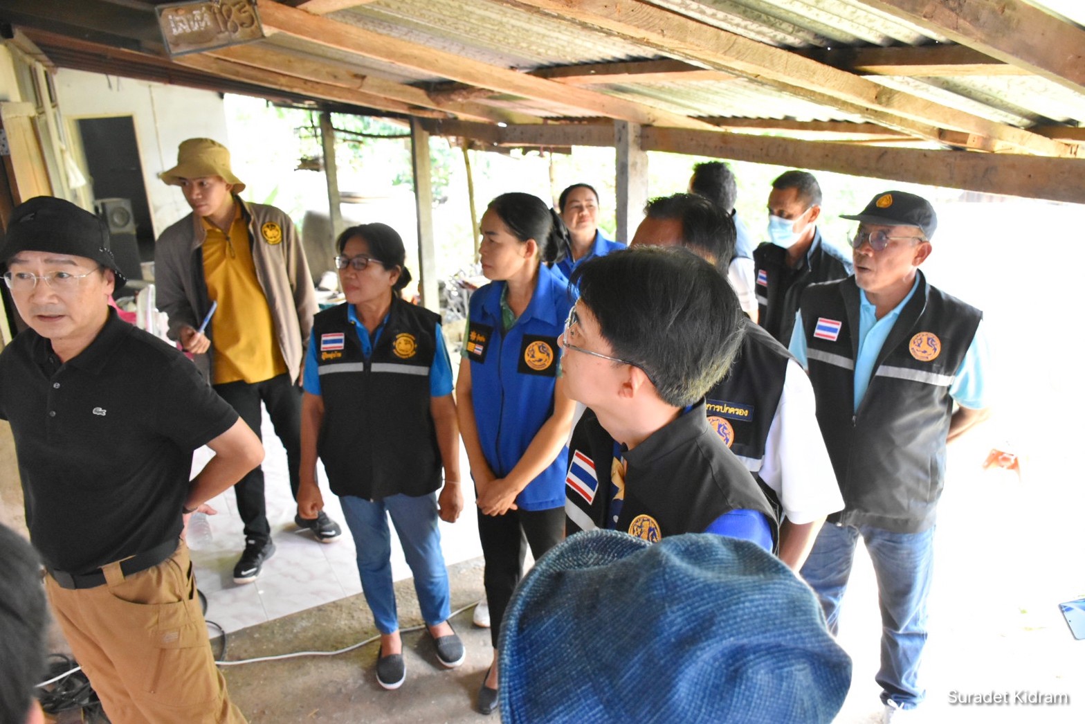 จังหวัดขอนแก่น : รองผู้ว่าฯขอนแก่น (นายชาญชัย ศรศรีวิชัย) ลงพื้นที่สำรวจ ครัวเรือนยากจน ตามแนวทางการขจัดความยากจนและพัฒนาคนทุกช่วงวัยอย่างยั่งยืน ตามหลักปรัชญาของเศรษฐกิจพอเพียง ในพื้นที่ อำเภอพระยืน