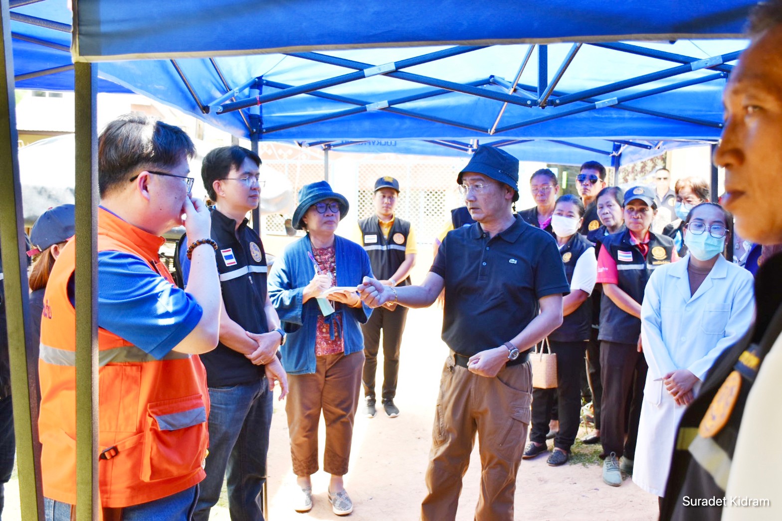 จังหวัดขอนแก่น : รองผู้ว่าฯขอนแก่น (นายชาญชัย ศรศรีวิชัย) ลงพื้นที่สำรวจ ครัวเรือนยากจน ตามแนวทางการขจัดความยากจนและพัฒนาคนทุกช่วงวัยอย่างยั่งยืน ตามหลักปรัชญาของเศรษฐกิจพอเพียง ในพื้นที่ อำเภอพระยืน