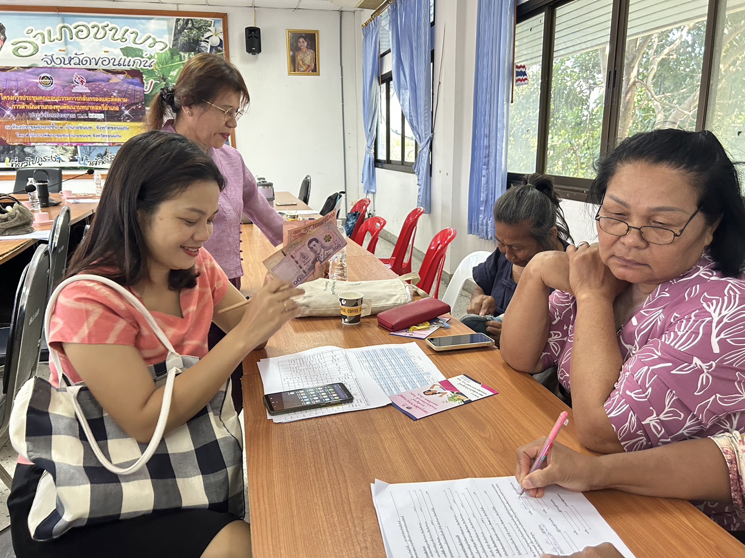 พช.ขอนแก่น : จัดกิจกรรม Mobile Clinic กองทุนพัฒนาบทบาทสตรี จังหวัดขอนแก่น