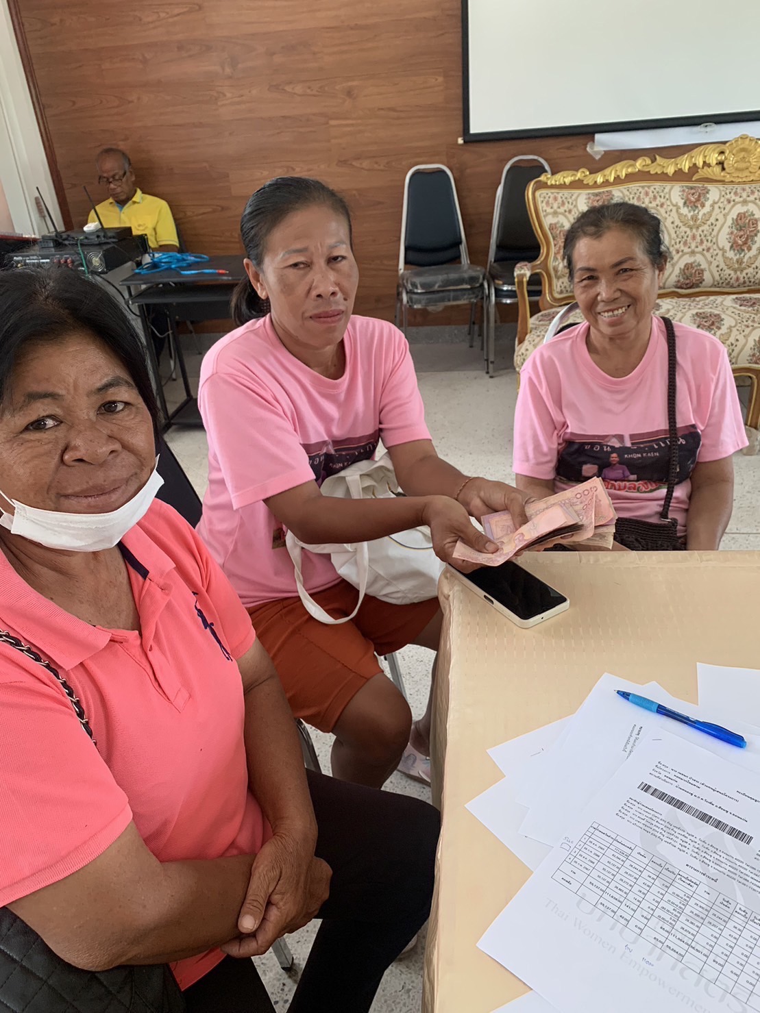 พช.ขอนแก่น : จัดกิจกรรม Mobile Clinic กองทุนพัฒนาบทบาทสตรีจังหวัดขอนแก่น