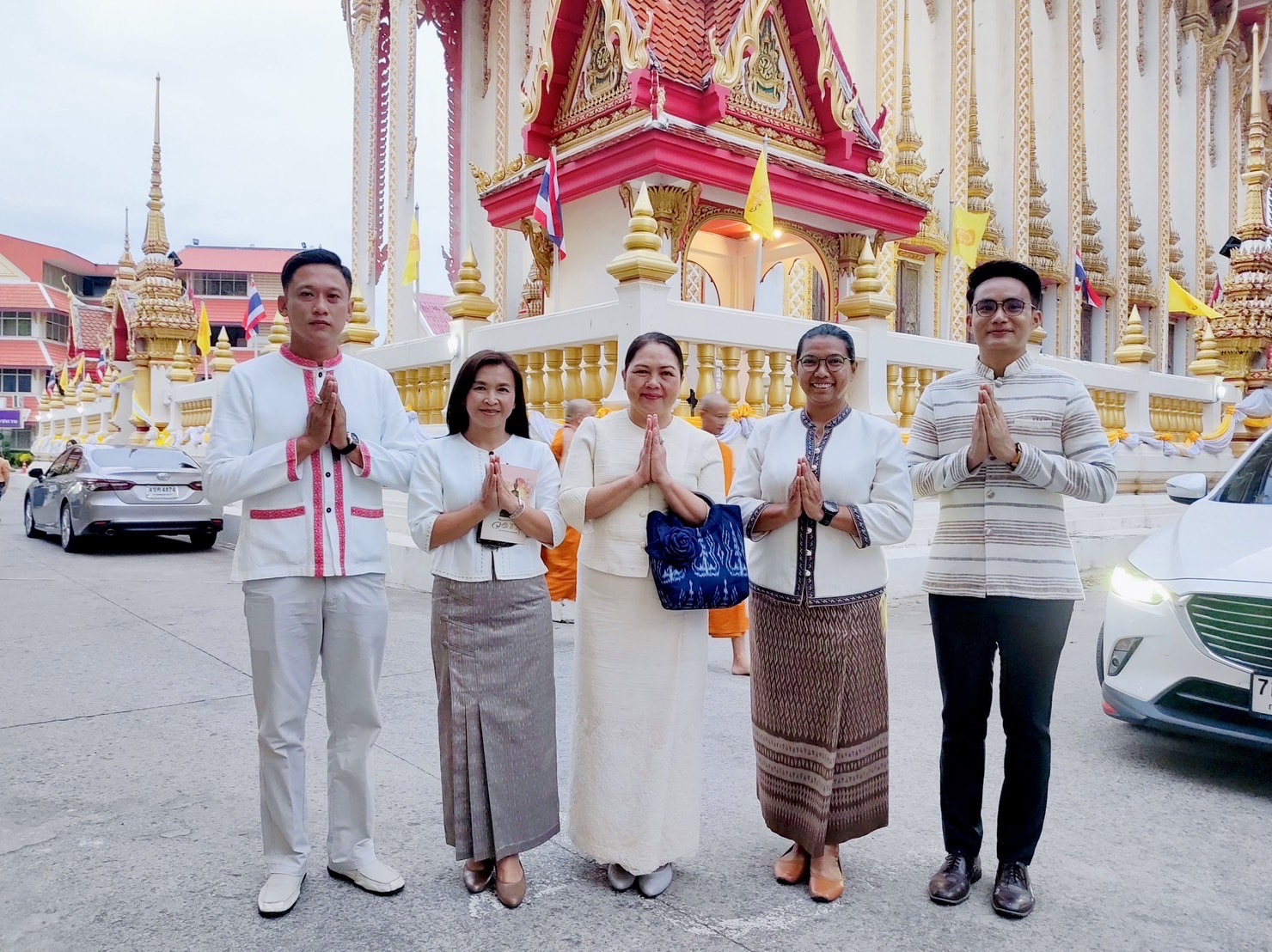 พช.ขอนแก่น : ร่วมพิธีสมโภชเทียนพรรษาและผ้าอาบน้ำฝนพระราชทาน ประจำปี 2566