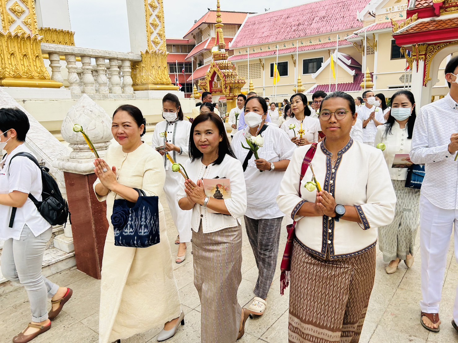 พช.ขอนแก่น : ร่วมพิธีสมโภชเทียนพรรษาและผ้าอาบน้ำฝนพระราชทาน ประจำปี 2566