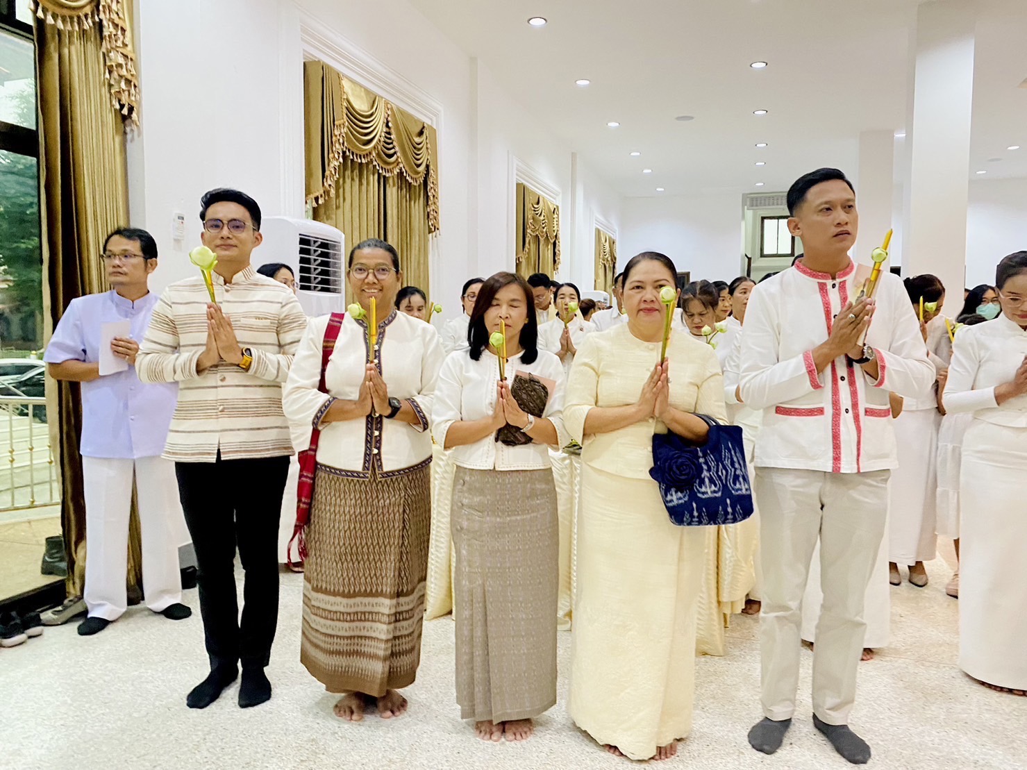 พช.ขอนแก่น : ร่วมพิธีสมโภชเทียนพรรษาและผ้าอาบน้ำฝนพระราชทาน ประจำปี 2566