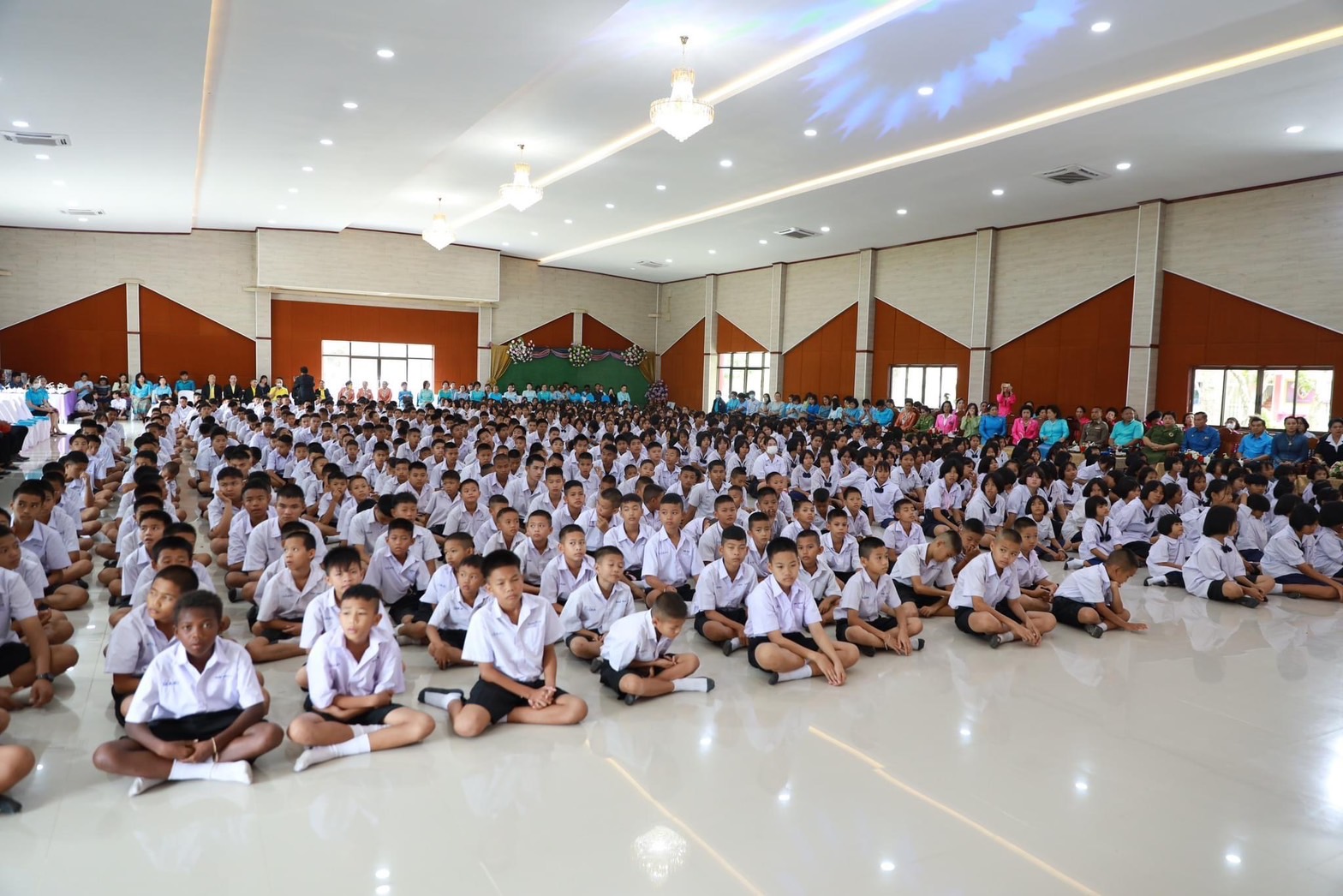จังหวัดขอนแก่น : สมาคมสภาสังคมสงเคราะห์แห่งประเทศไทยฯ จัดกิจกรรมโครงการน้ำพระทัยพระราชทานส่วนภูมิภาค เฉลิมพระเกียรติสมเด็จพระนางเจ้าสิริกิติ์ พระบรมราชินีนาถ พระบรมราชชนนีพันปีหลวง