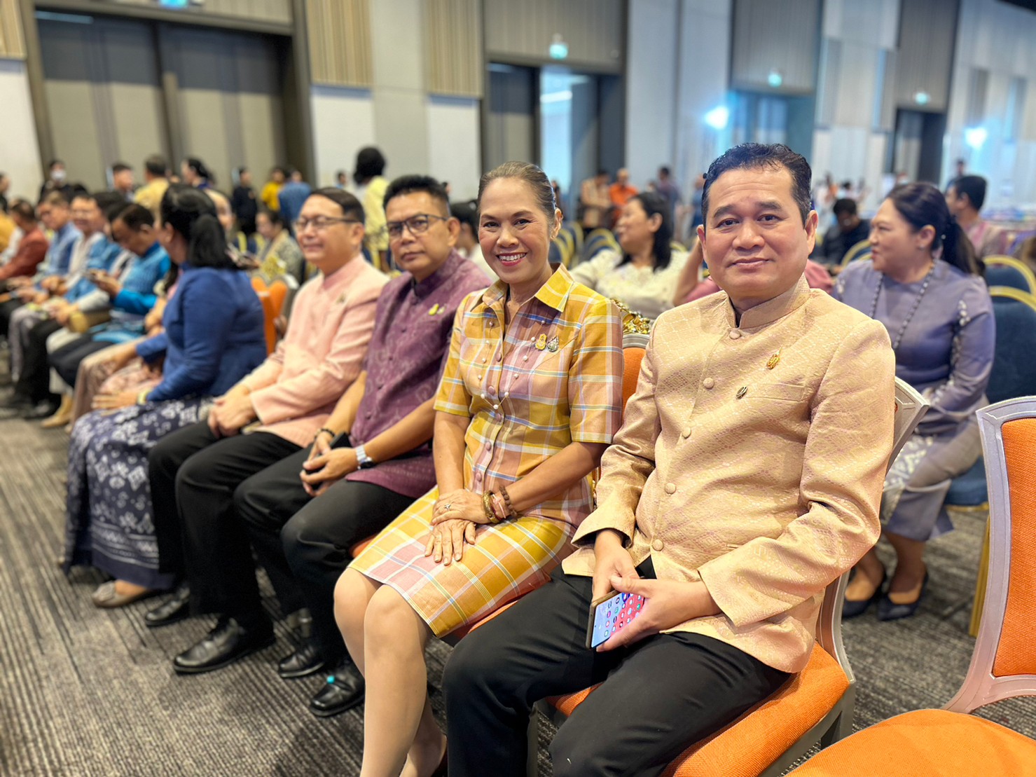 พช.ขอนแก่น : ร่วมพิธีเปิดกิจกรรม งานประกวดผ้าลายพระราขทาน “ผ้าลาย – ดอกรักราชกัญญา” และงานหัตกรรม ตามโครงการยกระดับการพัฒนาผลิตภัณฑ์ภูมิปัญญา ผ้าไทยและงานหัตถกรรมชุมชน และงานประกวดการออกแบบตัดเย็บ “ชุดผ้าไทยใส่ให้สนุก” ตามโครงการส่งเสริมภารออกแบบตัดเย็บผ้าไทย ภายใต้โครงการ “ผ้าไทยใส่ให้สนุก”