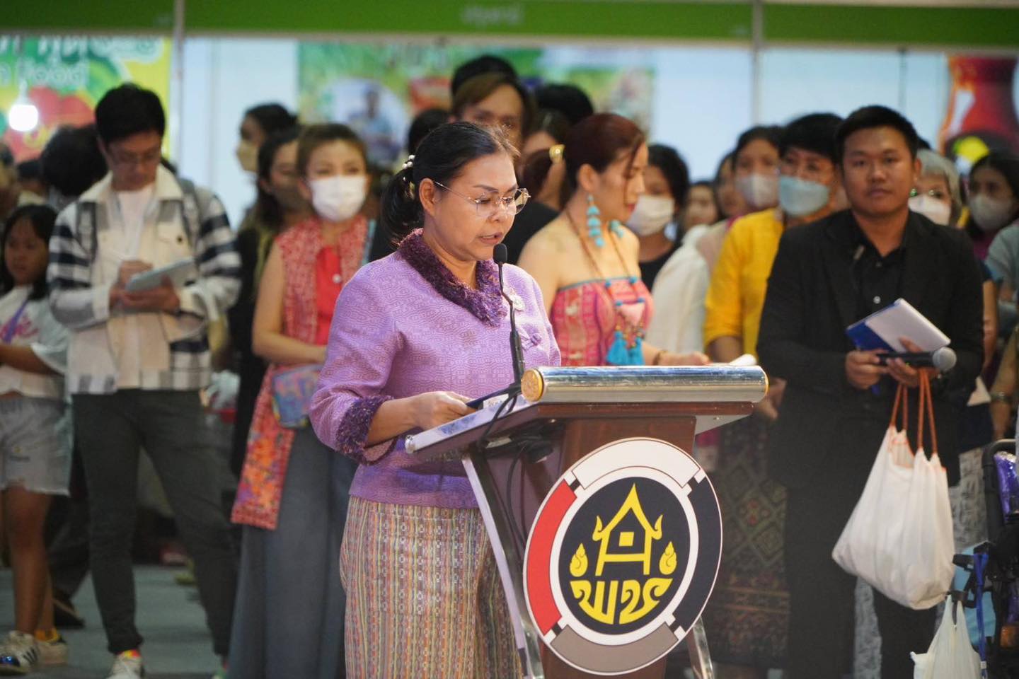 พช.ขอนแก่น : ร่วมงานประกวดออกแบบตัดเย็บ“ชุดผ้าไทยใส่ให้สนุก” 40 ชุดสุดท้าย ชิงรางวัลใหญ่ระดับประเทศ (งาน OTOP Midyear 2023)