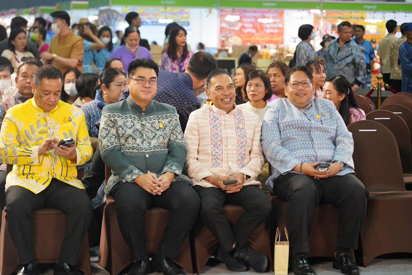 พช.ขอนแก่น : ร่วมงานประกวดออกแบบตัดเย็บ“ชุดผ้าไทยใส่ให้สนุก” 40 ชุดสุดท้าย ชิงรางวัลใหญ่ระดับประเทศ (งาน OTOP Midyear 2023)
