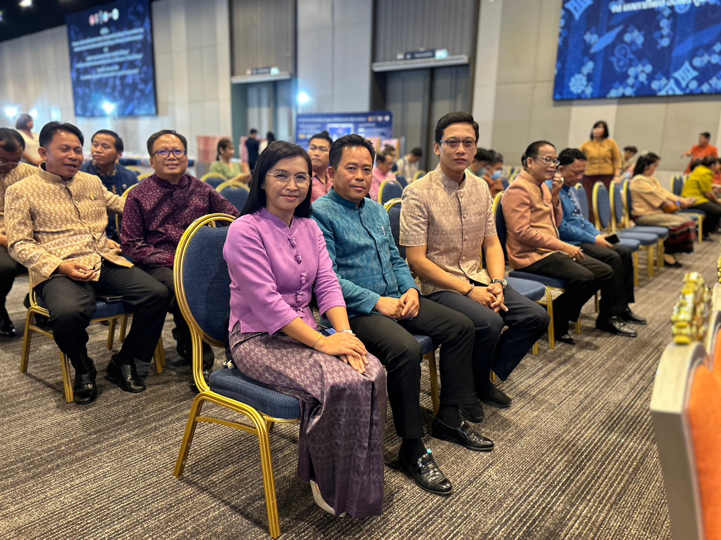 พช.ขอนแก่น : ร่วมพิธีเปิดกิจกรรม งานประกวดผ้าลายพระราขทาน “ผ้าลาย – ดอกรักราชกัญญา” และงานหัตกรรม ตามโครงการยกระดับการพัฒนาผลิตภัณฑ์ภูมิปัญญา ผ้าไทยและงานหัตถกรรมชุมชน และงานประกวดการออกแบบตัดเย็บ “ชุดผ้าไทยใส่ให้สนุก” ตามโครงการส่งเสริมภารออกแบบตัดเย็บผ้าไทย ภายใต้โครงการ “ผ้าไทยใส่ให้สนุก”