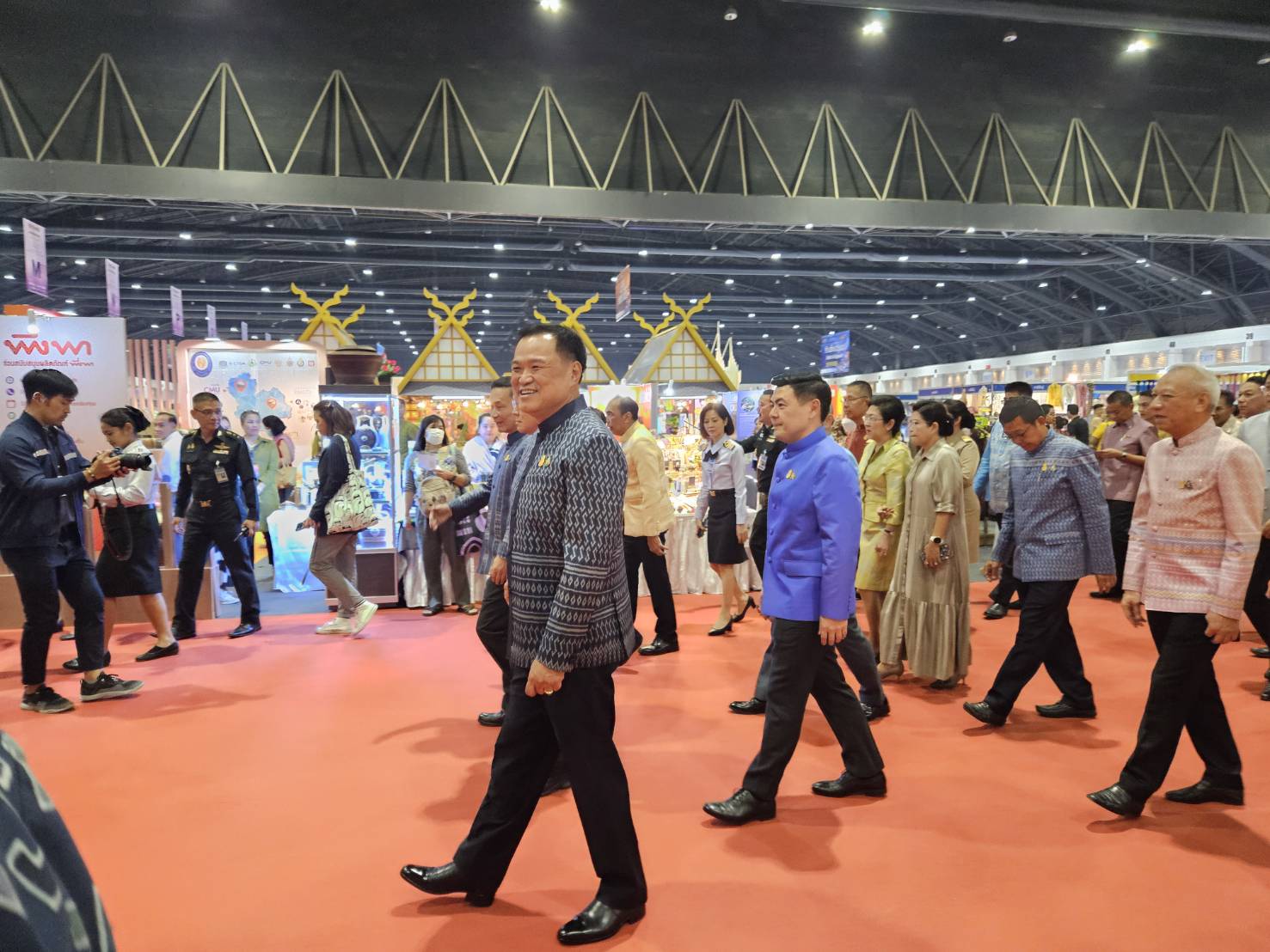จังหวัดขอนแก่น ร่วมพิธีเปิดงาน OTOP Midyear 2023 “ที่สุดแห่งภูมิปัญญา รังสรรค์จากการพัฒนา เพิ่มมูลค่าเศรษฐกิจไทย”