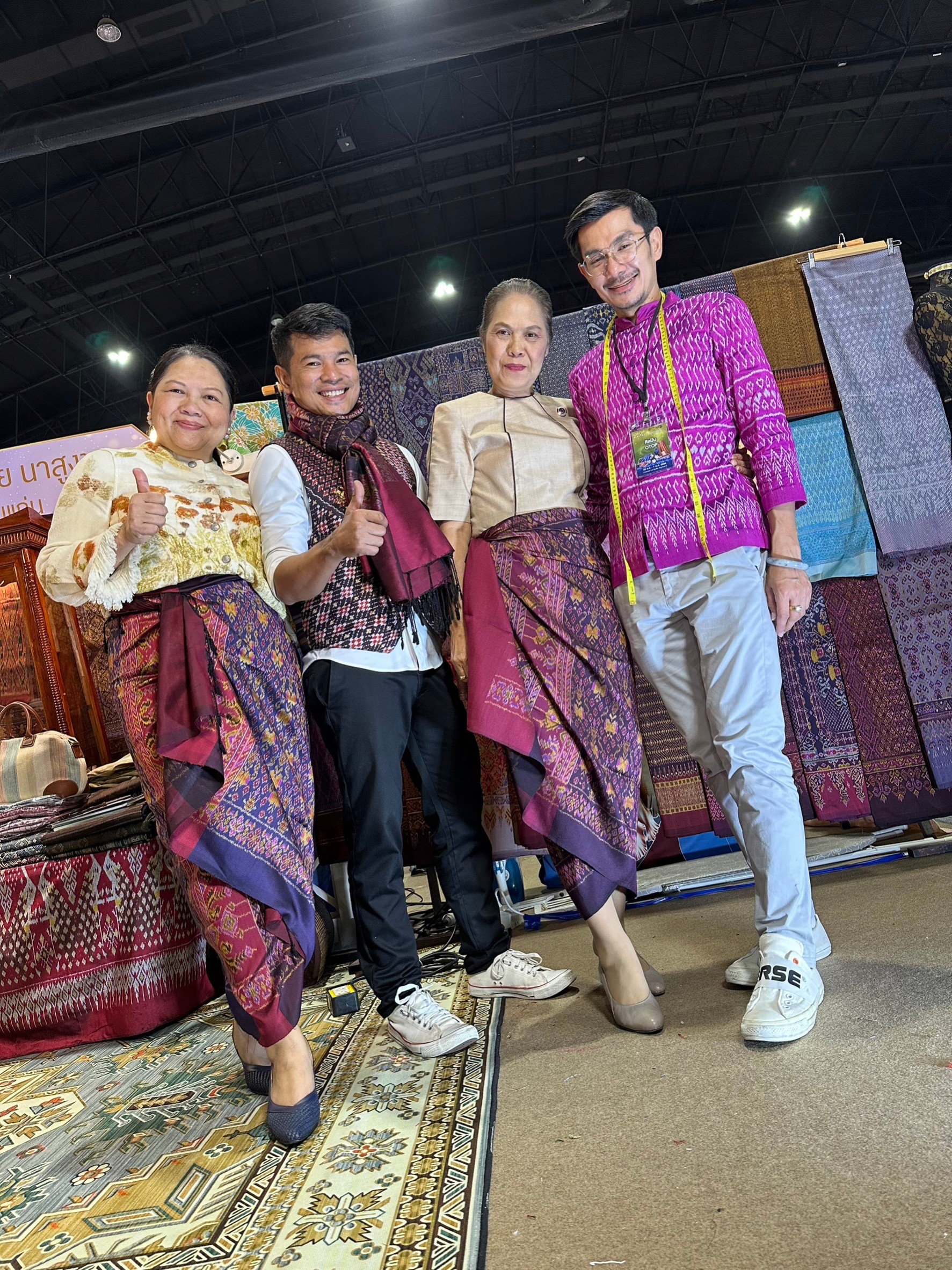 พช.ขอนแก่น : ร่วมงานประกวดออกแบบตัดเย็บ“ชุดผ้าไทยใส่ให้สนุก” 40 ชุดสุดท้าย ชิงรางวัลใหญ่ระดับประเทศ (งาน OTOP Midyear 2023)