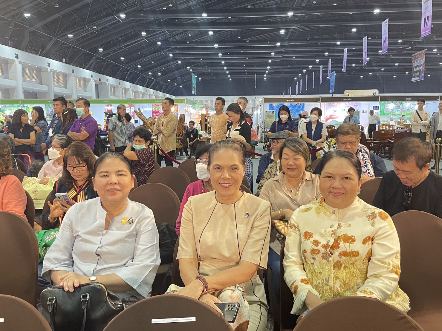 พช.ขอนแก่น : ร่วมงานประกวดออกแบบตัดเย็บ“ชุดผ้าไทยใส่ให้สนุก” 40 ชุดสุดท้าย ชิงรางวัลใหญ่ระดับประเทศ (งาน OTOP Midyear 2023)