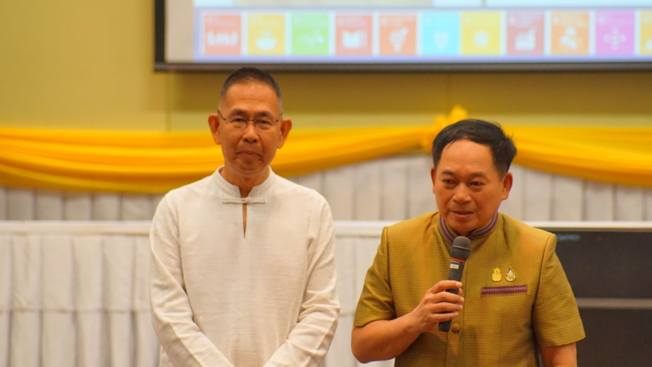 พช.ขอนแก่น : อธิบดี พช. เยือนขอนแก่น มอบแนวทางการทำงาน “เน้นพอเพียง มีวินัย สุจริต จิตอาสา” มุ่งมั่นตั้งใจทำงานเพื่อบำบัดทุกข์ บำรุงสุขให้กับพี่น้องประชาชน