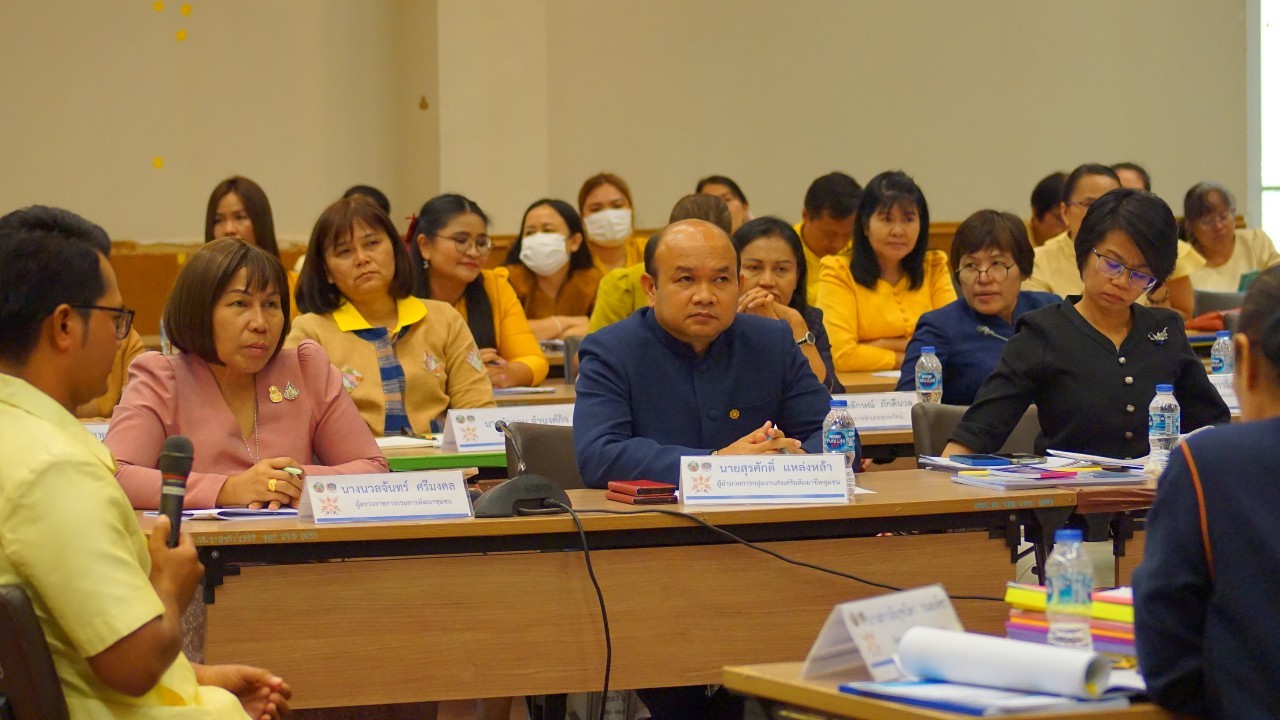 พช.ขอนแก่น : อธิบดี พช. เยือนขอนแก่น มอบแนวทางการทำงาน “เน้นพอเพียง มีวินัย สุจริต จิตอาสา” มุ่งมั่นตั้งใจทำงานเพื่อบำบัดทุกข์ บำรุงสุขให้กับพี่น้องประชาชน