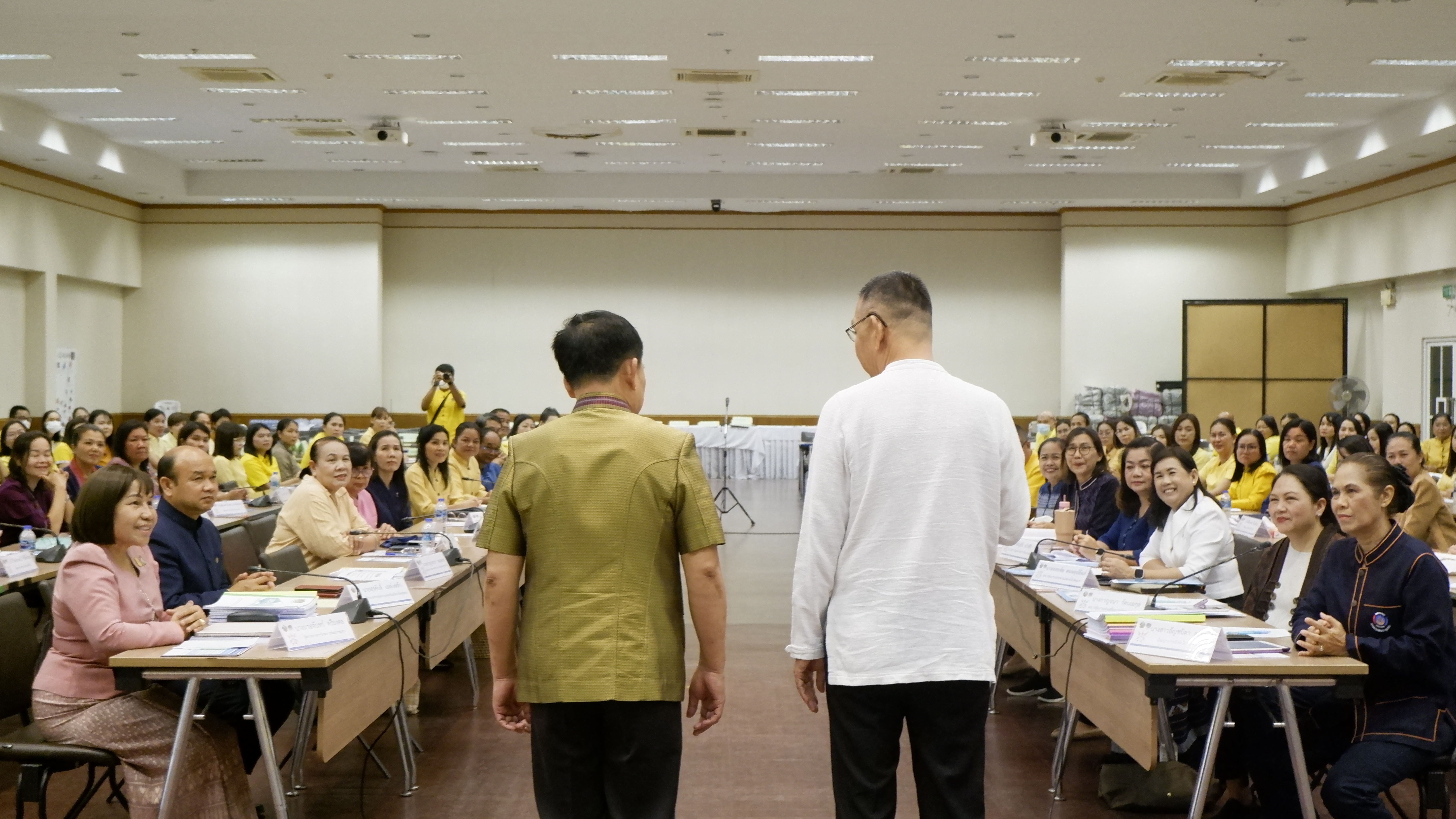 พช.ขอนแก่น : อธิบดี พช. เยือนขอนแก่น มอบแนวทางการทำงาน “เน้นพอเพียง มีวินัย สุจริต จิตอาสา” มุ่งมั่นตั้งใจทำงานเพื่อบำบัดทุกข์ บำรุงสุขให้กับพี่น้องประชาชน