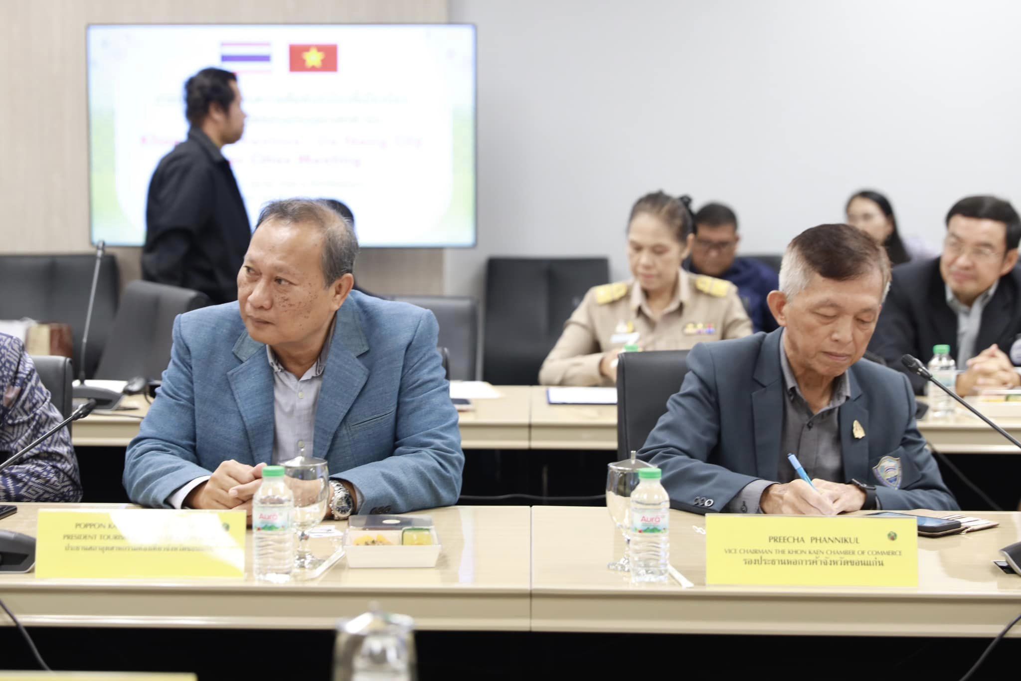 พช.ขอนแก่น : ร่วมประชุมเพื่อสานความสัมพันธ์กับสาธารณรัฐสังคมนิยมเวียดนาม พร้อมเจรจาการเปิดเส้นทางการบินใหม่ระหว่างเมืองขอนแก่นกับนครดานัง