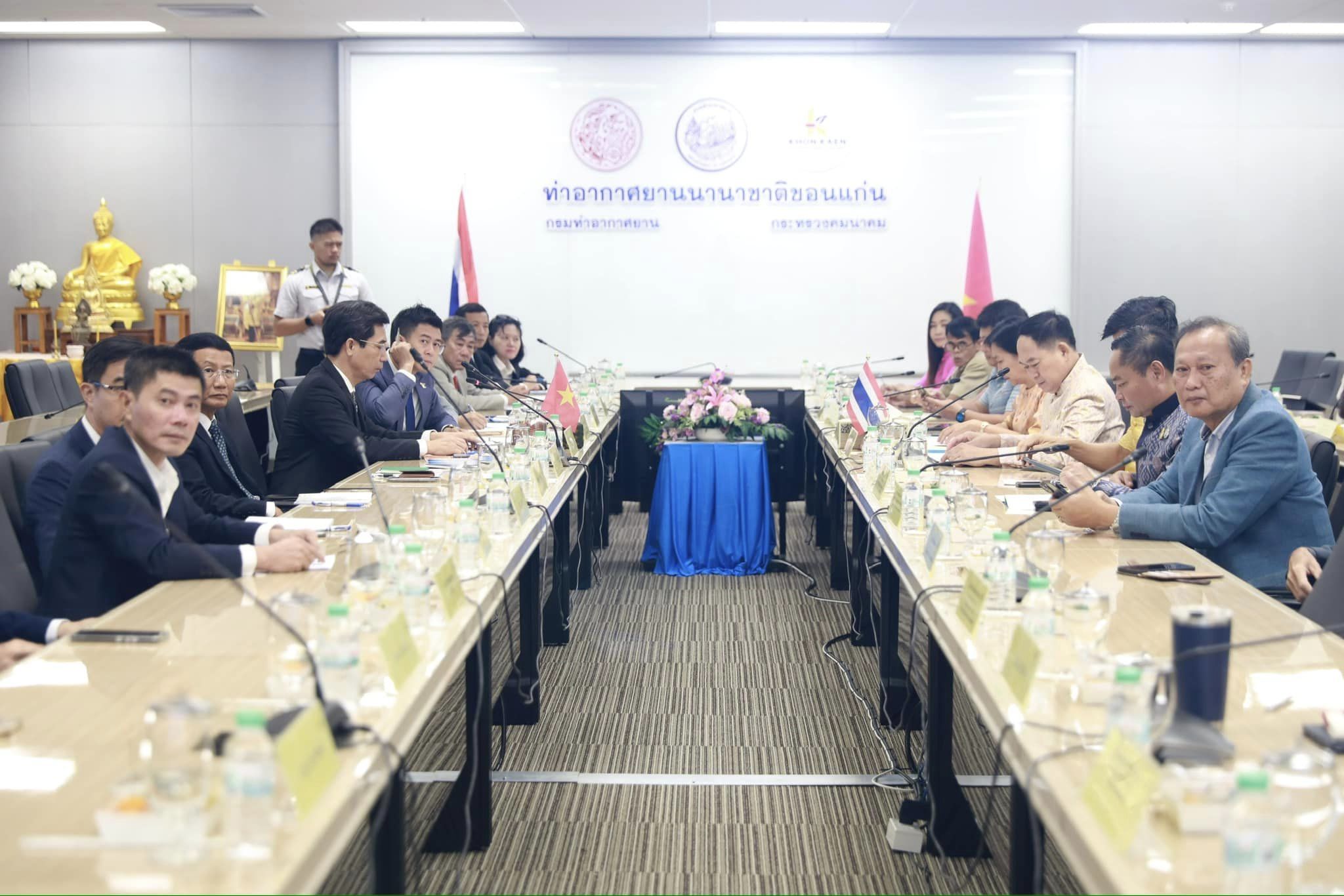 พช.ขอนแก่น : ร่วมประชุมเพื่อสานความสัมพันธ์กับสาธารณรัฐสังคมนิยมเวียดนาม พร้อมเจรจาการเปิดเส้นทางการบินใหม่ระหว่างเมืองขอนแก่นกับนครดานัง