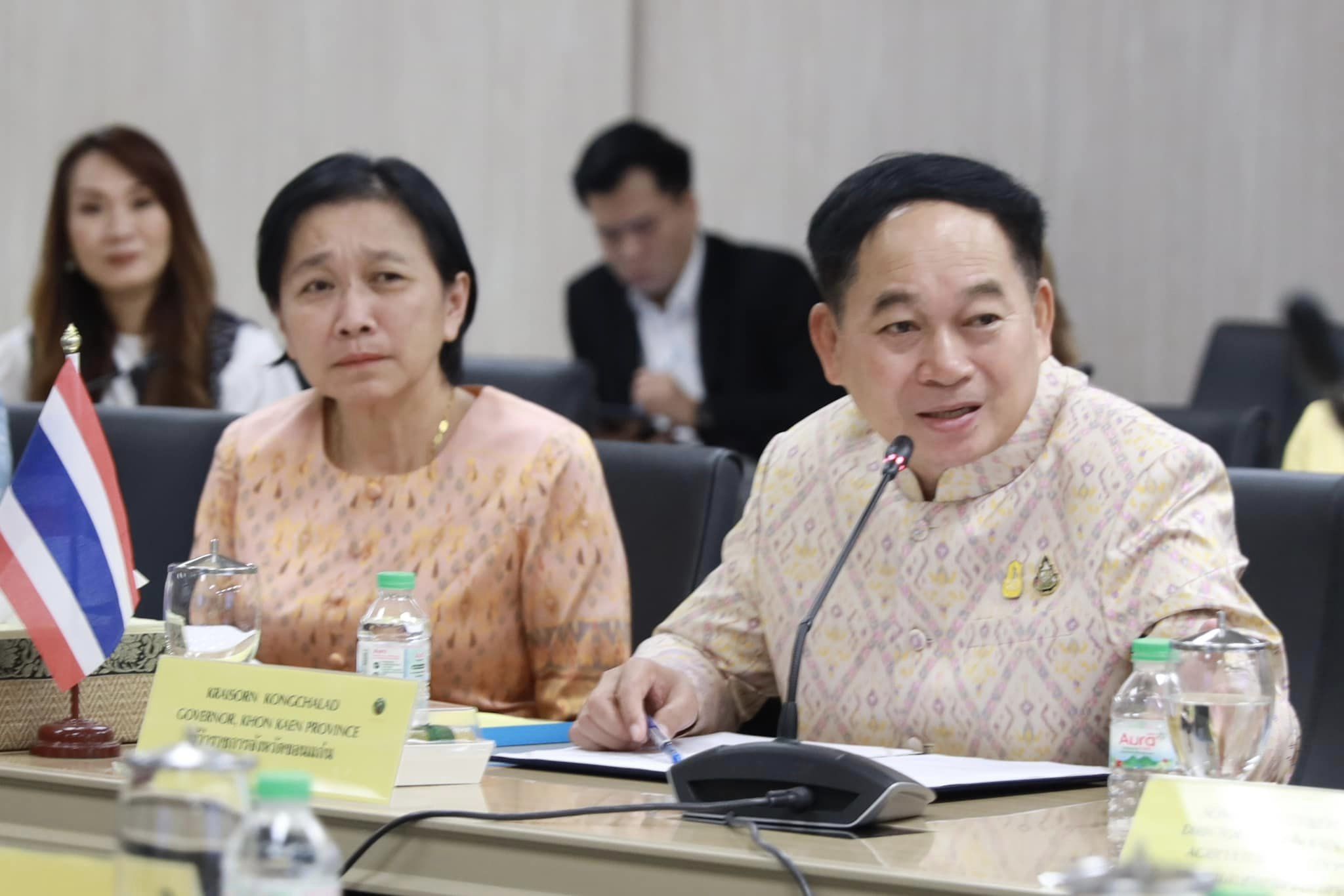 พช.ขอนแก่น : ร่วมประชุมเพื่อสานความสัมพันธ์กับสาธารณรัฐสังคมนิยมเวียดนาม พร้อมเจรจาการเปิดเส้นทางการบินใหม่ระหว่างเมืองขอนแก่นกับนครดานัง