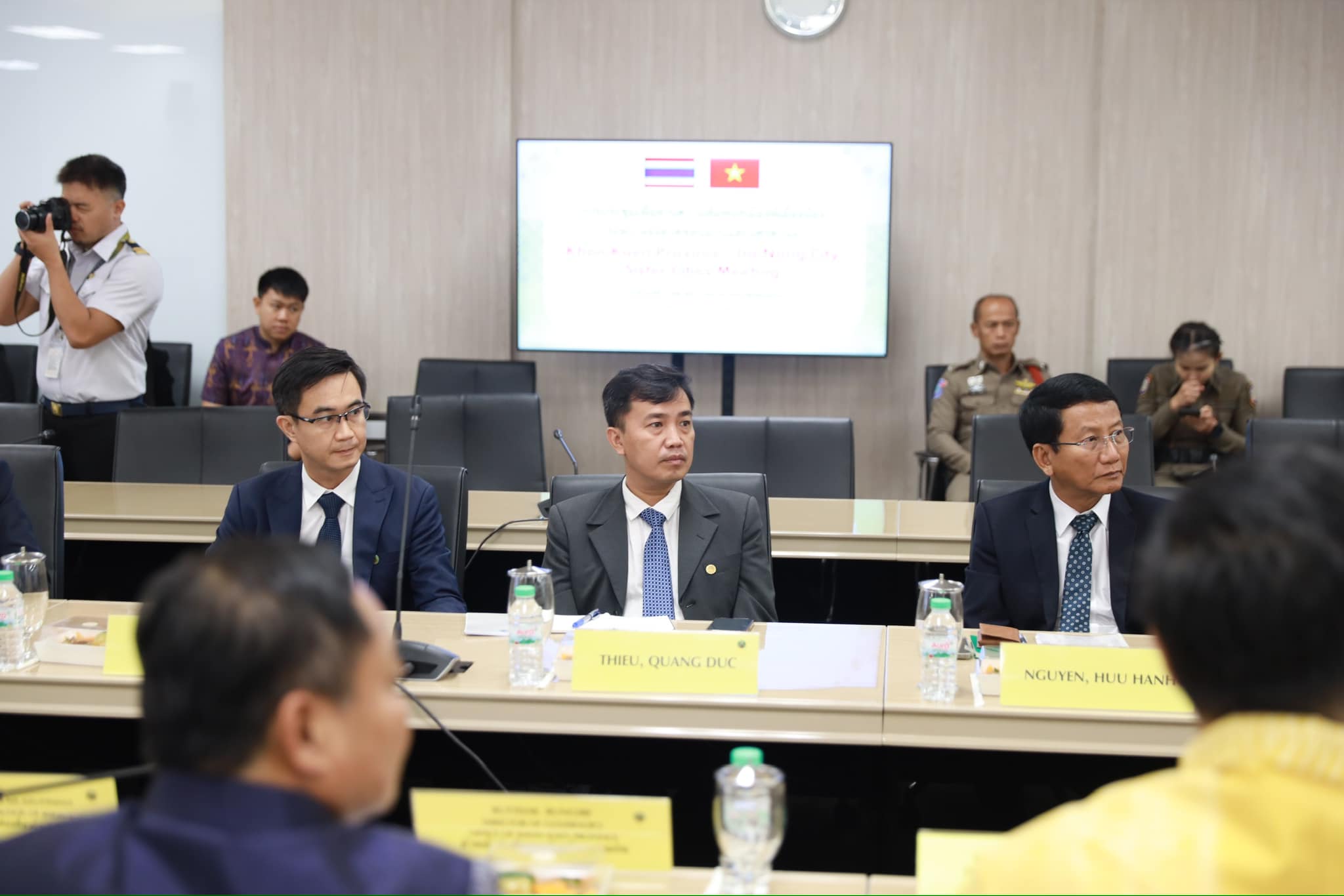 พช.ขอนแก่น : ร่วมประชุมเพื่อสานความสัมพันธ์กับสาธารณรัฐสังคมนิยมเวียดนาม พร้อมเจรจาการเปิดเส้นทางการบินใหม่ระหว่างเมืองขอนแก่นกับนครดานัง