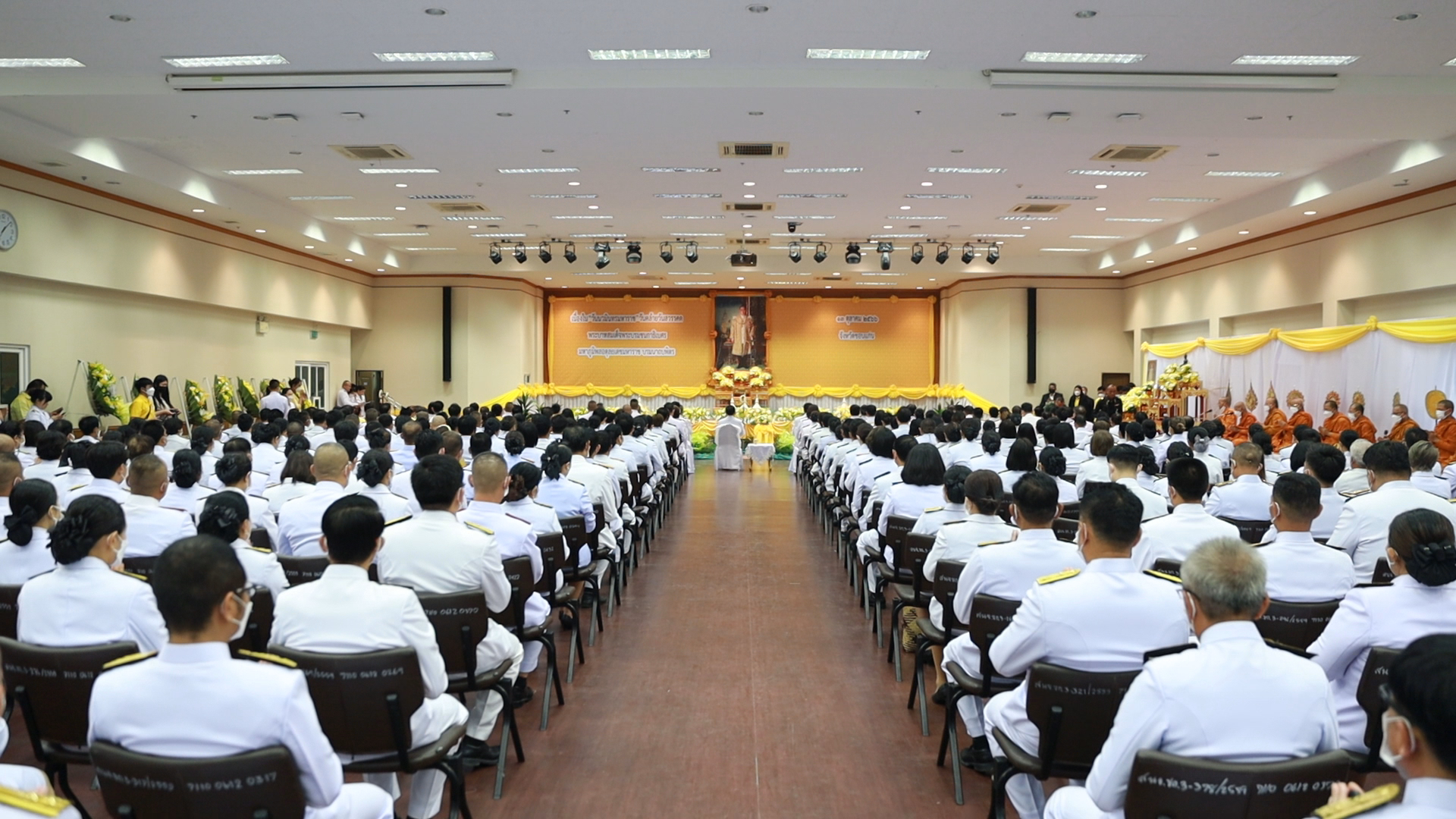 จังหวัดขอนแก่น : จัดกิจกรรมน้อมรำลึกในพระมหากรุณาธิคุณและพิธีสวดพระพุทธมนต์ถวายเป็นพระราชกุศล เนื่องในโอกาส “วันนวมินทรมหาราช”วันคล้ายวันสวรรคต พระบาทสมเด็จพระบรมชนกาธิเบศร มหาภูมิพลอดุลยเดชมหาราช บรมนาถบพิตร