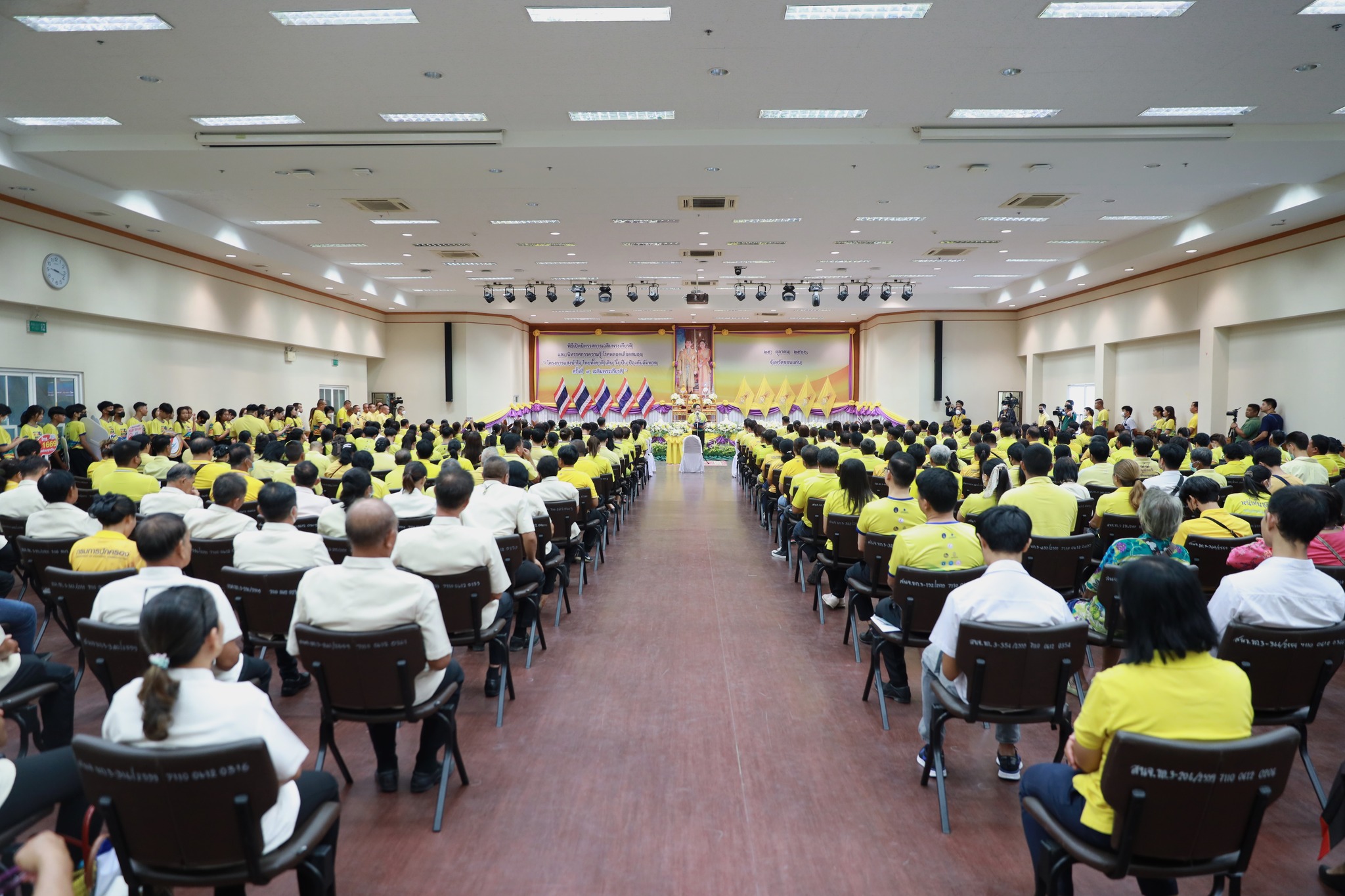 จังหวัดขอนแก่น : จัดนิทรรศการเฉลิมพระเกียรติ และนิทรรศการความรู้โรคหลอดเลือดสมอง โครงการ “แสงนำใจไทยทั้งชาติ เดิน วิ่ง ปั่น ป้องกันอัมพาต ครั้งที่ 9 เฉลิมพระเกียรติ”