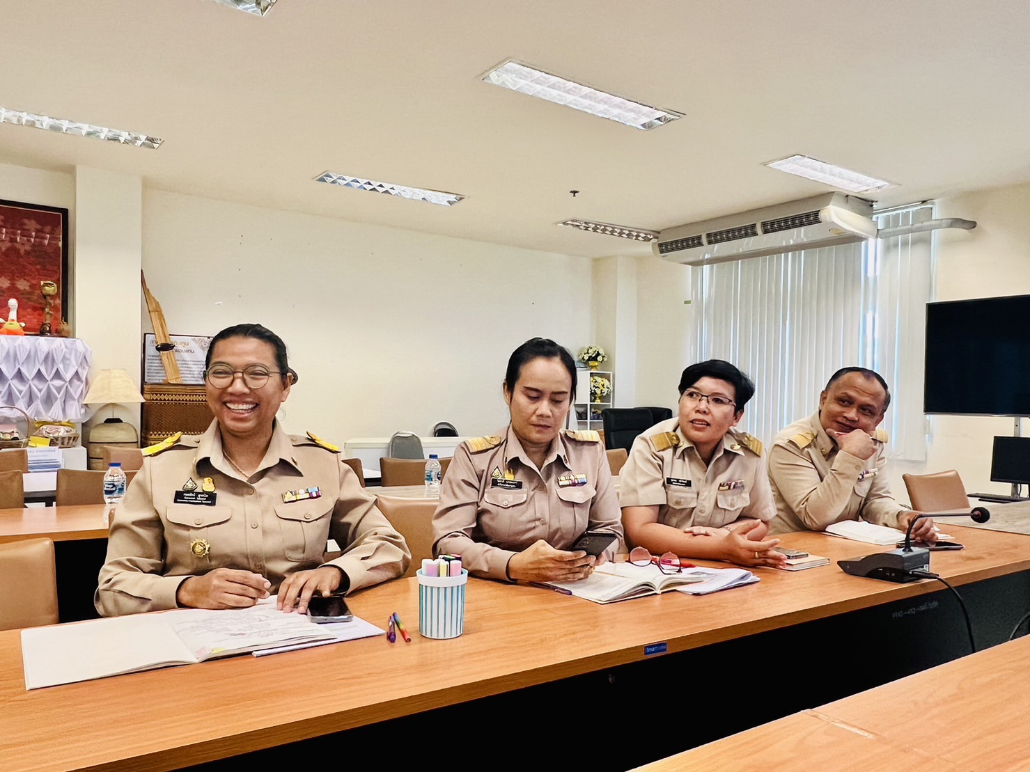 พช.ขอนแก่น : ร่วมประชุมรับมอบนโยบายและแนวทางการดำเนินงานของรองนายกรัฐมนตรีและรัฐมนตรีกระทรวงมหาดไทย (นายอนุทิน ชาญวีรกูล)