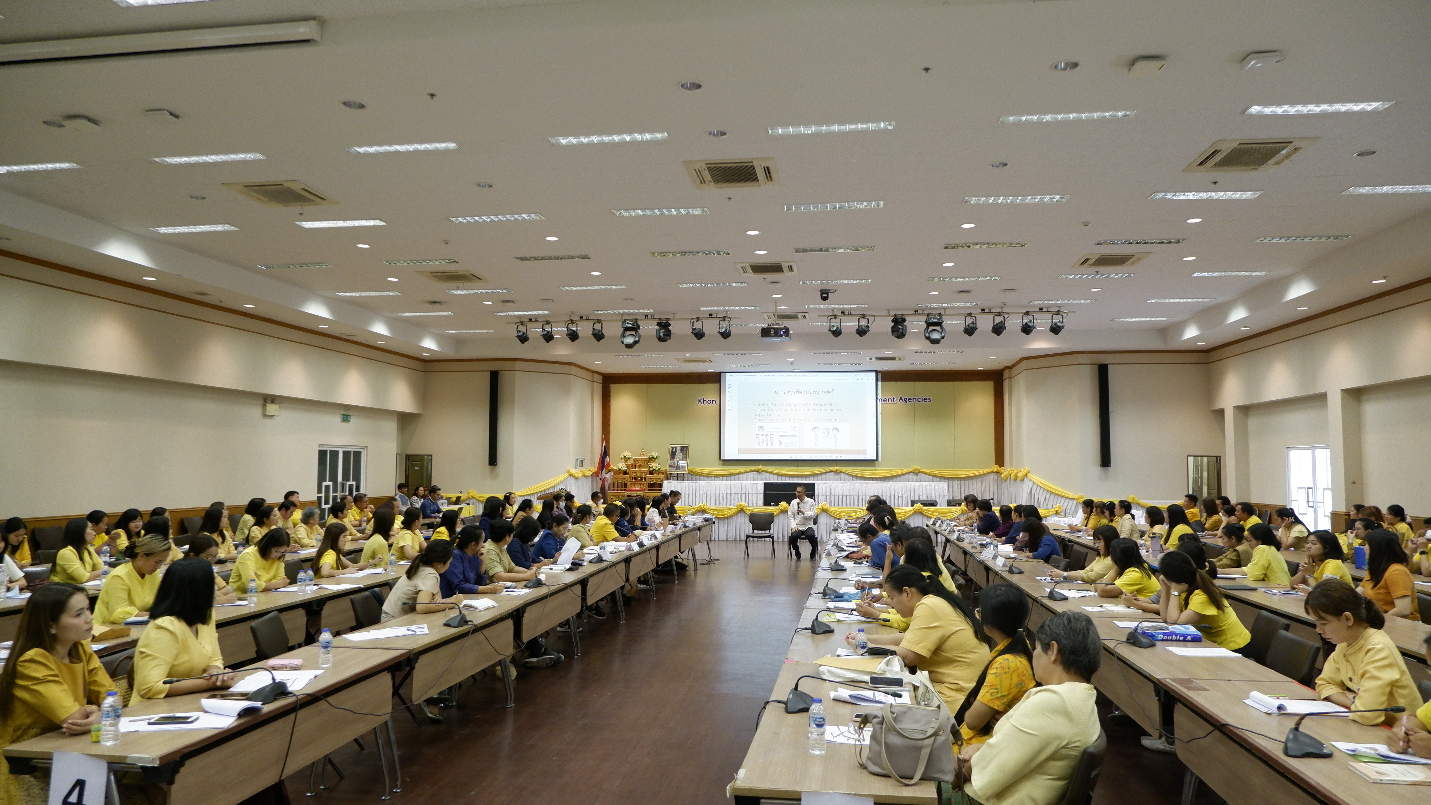 พช.ขอนแก่น : อธิบดี พช. เยือนขอนแก่น มอบแนวทางการทำงาน “เน้นพอเพียง มีวินัย สุจริต จิตอาสา” มุ่งมั่นตั้งใจทำงานเพื่อบำบัดทุกข์ บำรุงสุขให้กับพี่น้องประชาชน
