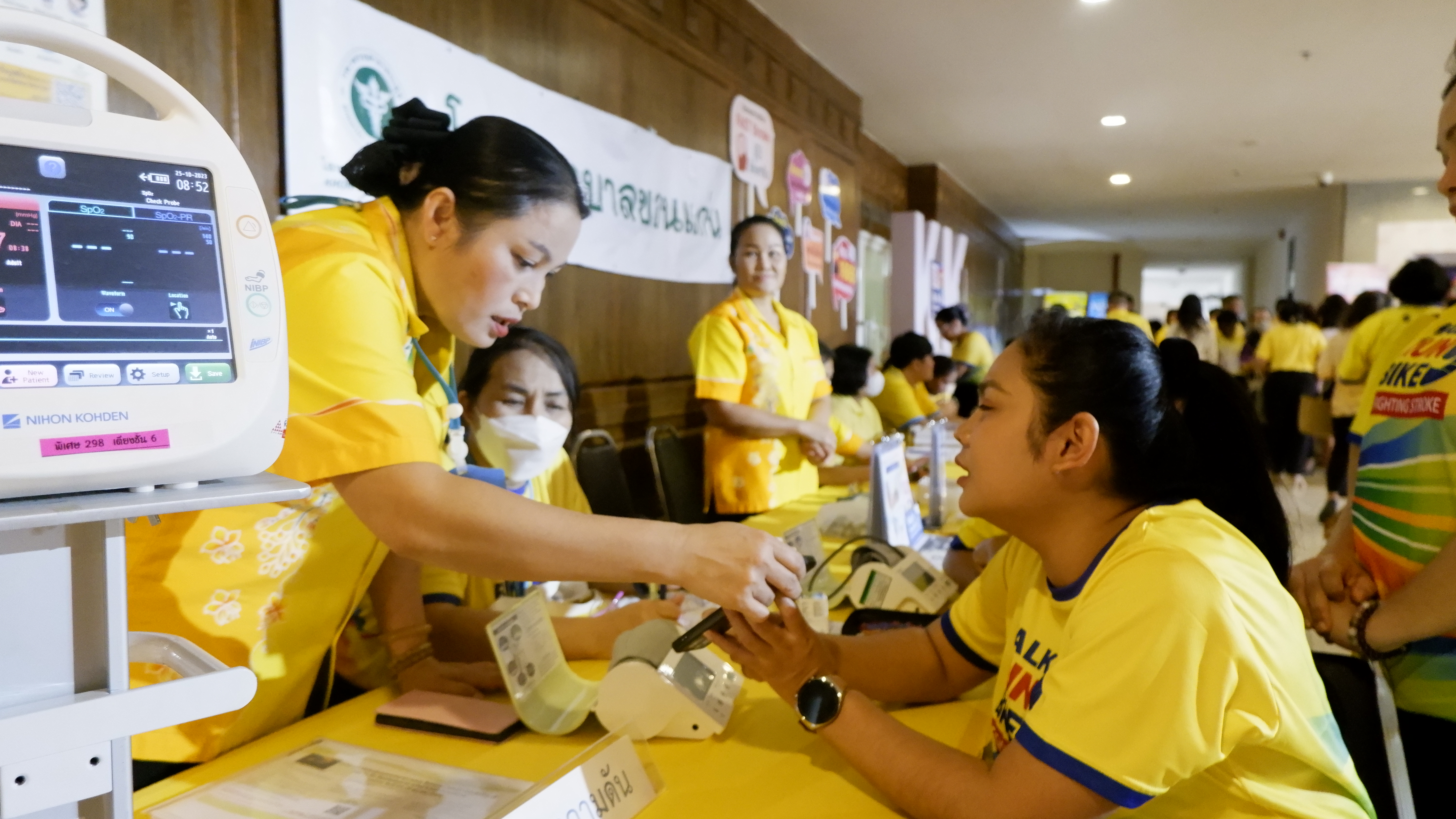 จังหวัดขอนแก่น : จัดนิทรรศการเฉลิมพระเกียรติ และนิทรรศการความรู้โรคหลอดเลือดสมอง โครงการ “แสงนำใจไทยทั้งชาติ เดิน วิ่ง ปั่น ป้องกันอัมพาต ครั้งที่ 9 เฉลิมพระเกียรติ”