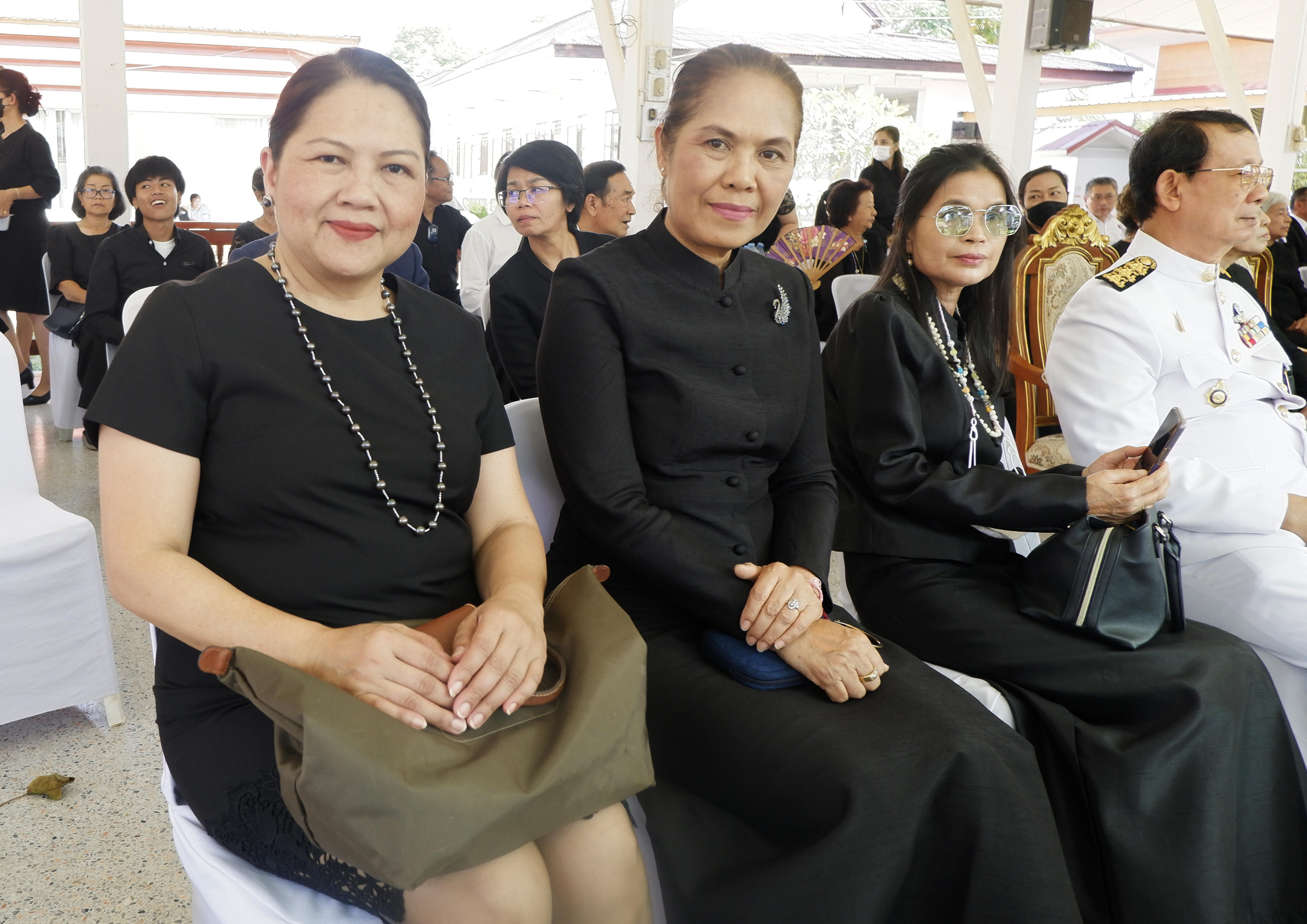 จังหวัดขอนแก่น : อธิบดีกรมการพัฒนาชุมชน ร่วมพิธีพระราชทางเพลิงศพ “นายศักดา อ้อพงษ์” อดีตผู้ว่าราชการจังหวัดขอนแก่น ณ วัดป่าแสงอรุณ ต.พระลับ อ.เมืองขอนแก่น จ.ขอนแก่น