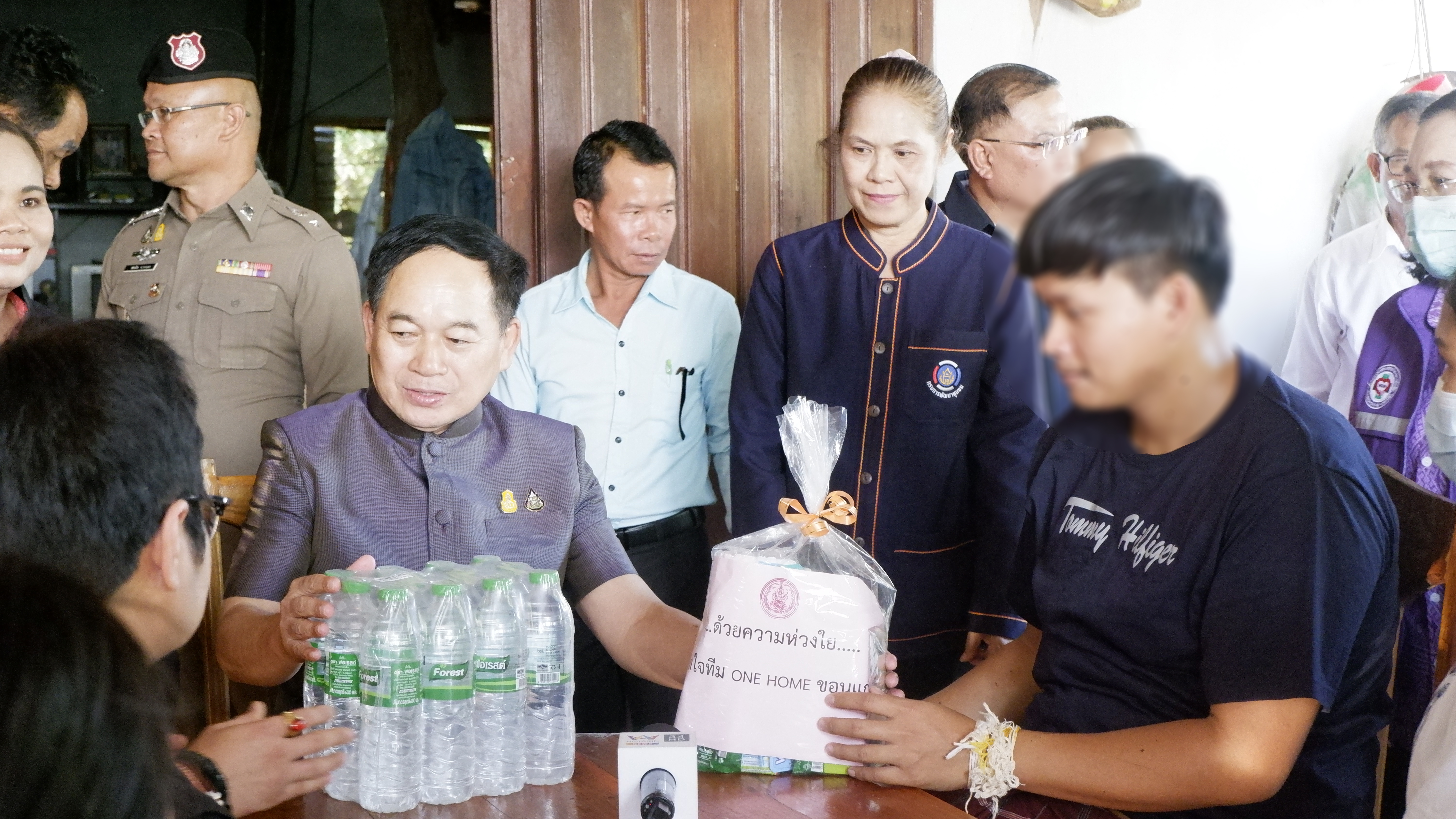จังหวัดขอนแก่น : ผู้ว่าฯ ขอนแก่น ลงพื้นที่ให้กำลังใจสนับสนุนครอบครัวแรงงานไทยในอิสราเอล อำเภอหนองสองห้อง
