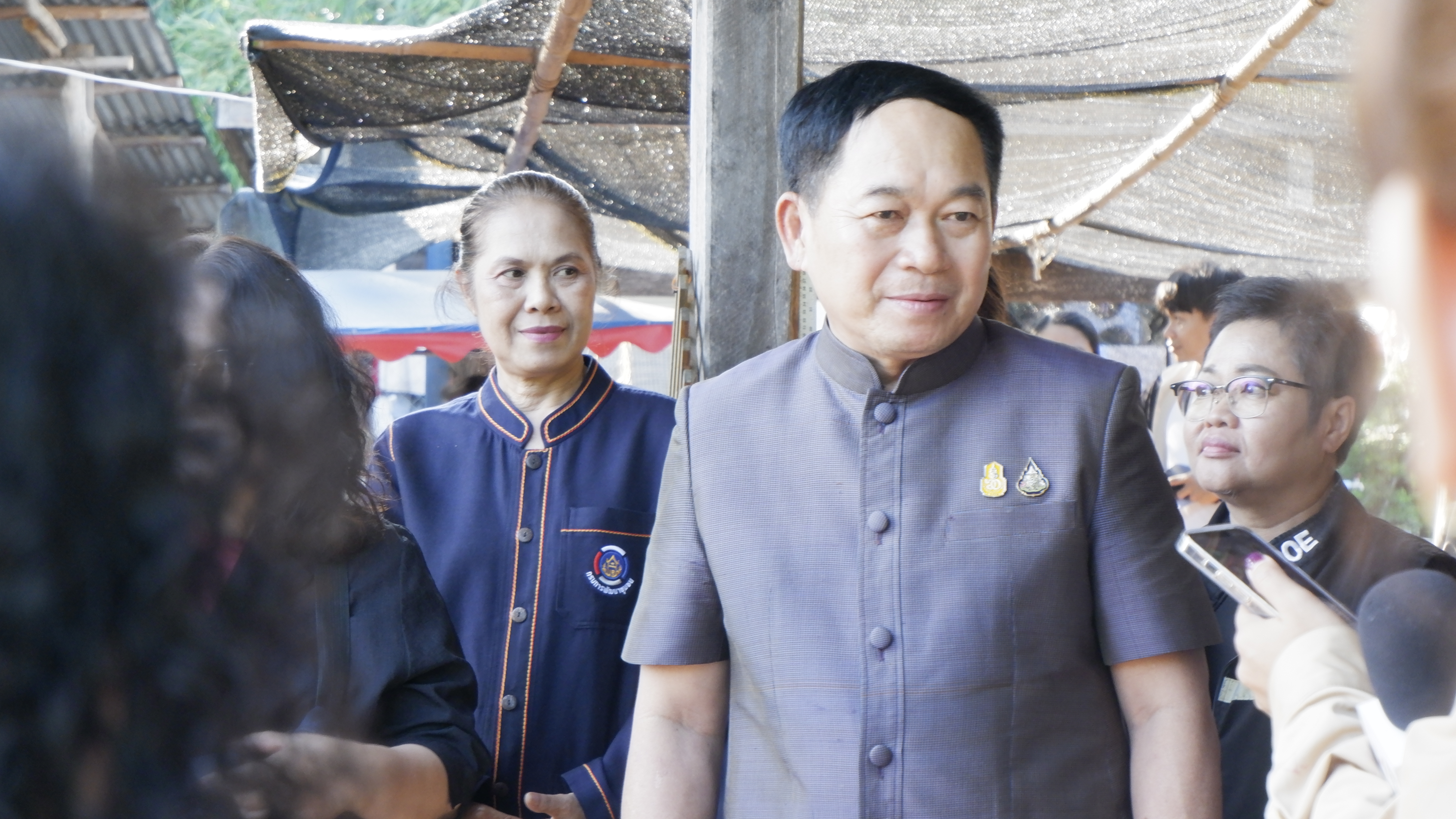 จังหวัดขอนแก่น : ผู้ว่าฯ ขอนแก่น ลงพื้นที่ให้กำลังใจสนับสนุนครอบครัวแรงงานไทยในอิสราเอล อำเภอหนองสองห้อง