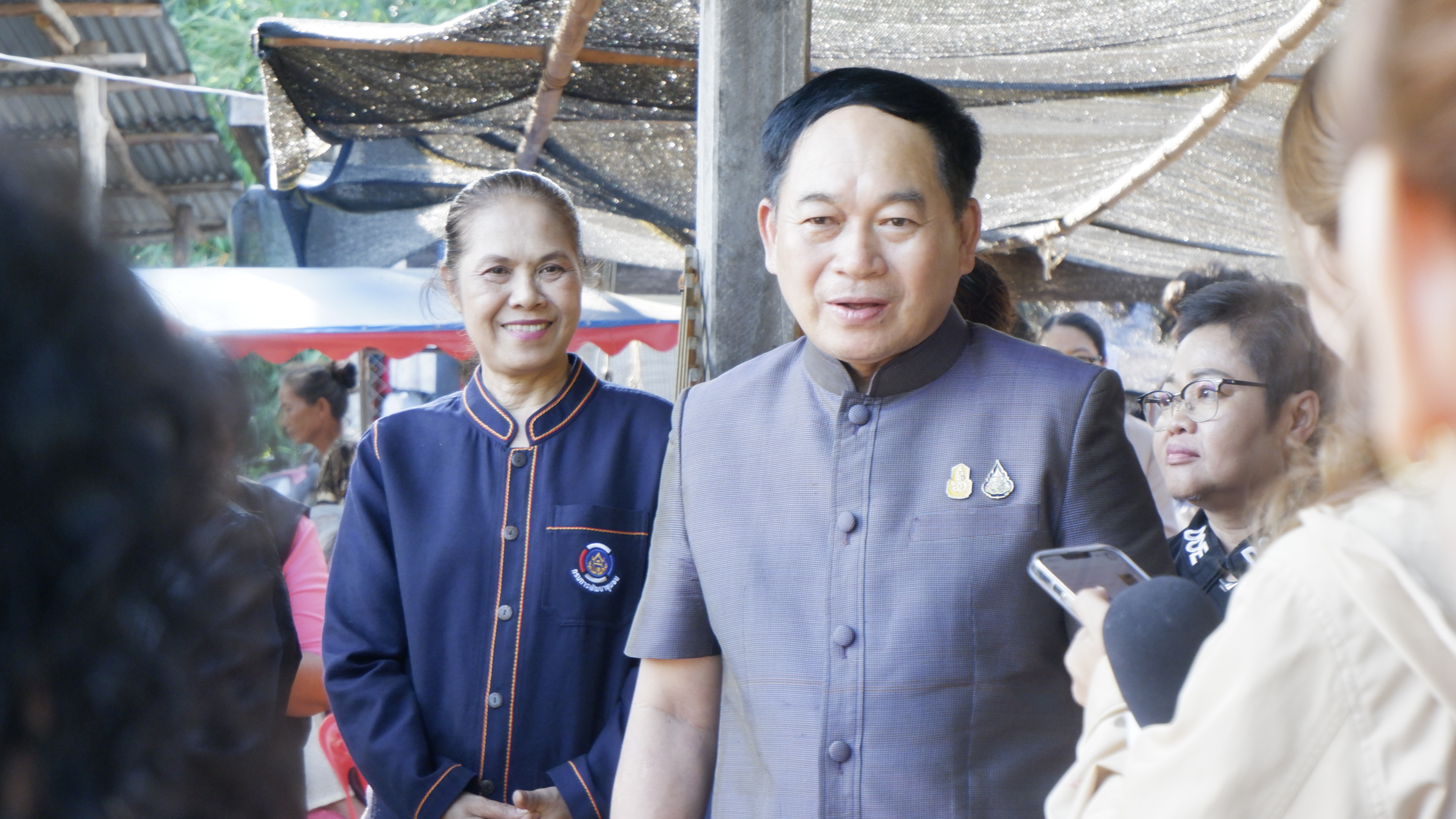 จังหวัดขอนแก่น : ผู้ว่าฯ ขอนแก่น ลงพื้นที่ให้กำลังใจสนับสนุนครอบครัวแรงงานไทยในอิสราเอล อำเภอหนองสองห้อง