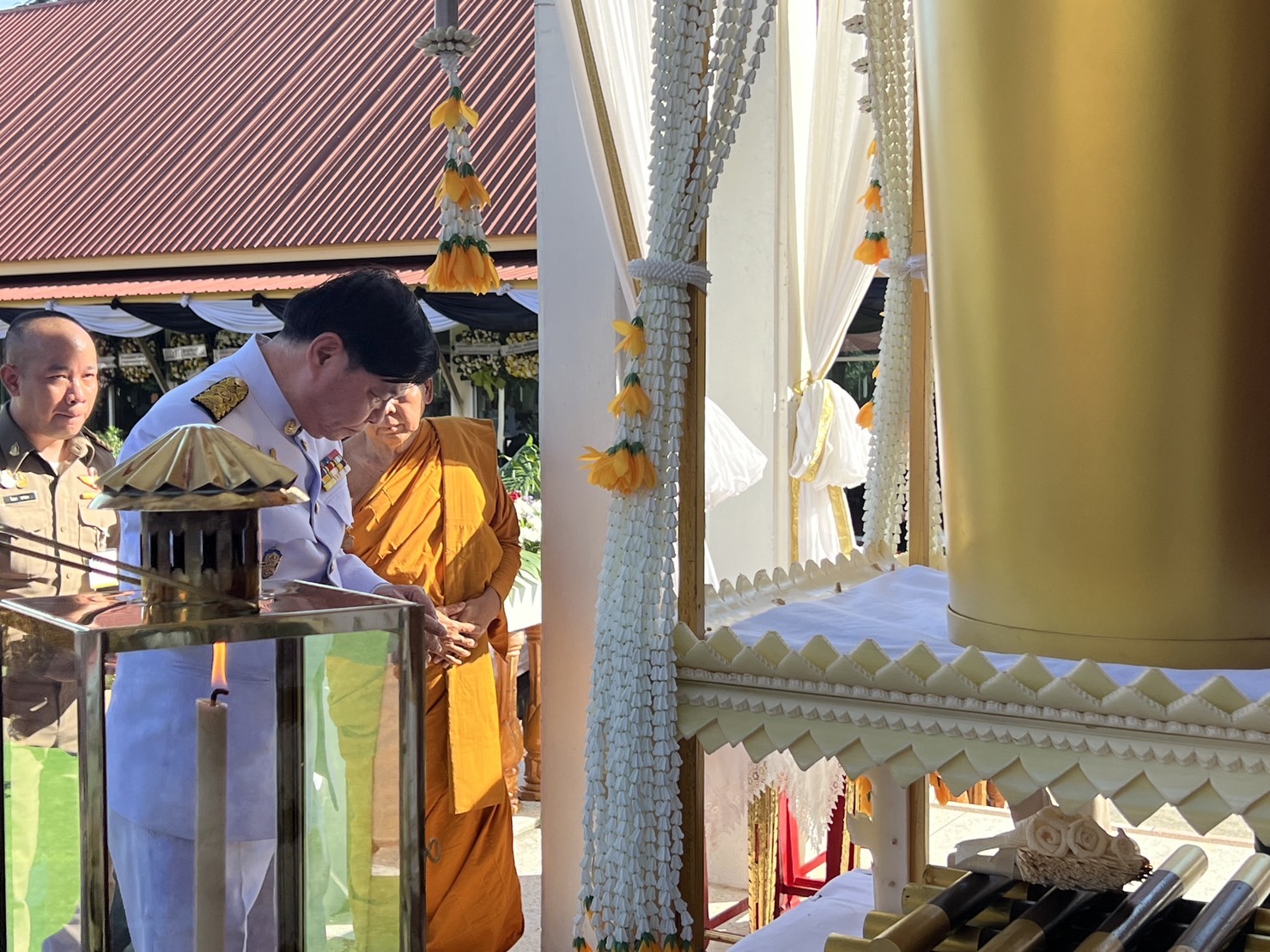 จังหวัดขอนแก่น : อธิบดีกรมการพัฒนาชุมชน ร่วมพิธีพระราชทางเพลิงศพ “นายศักดา อ้อพงษ์” อดีตผู้ว่าราชการจังหวัดขอนแก่น ณ วัดป่าแสงอรุณ ต.พระลับ อ.เมืองขอนแก่น จ.ขอนแก่น